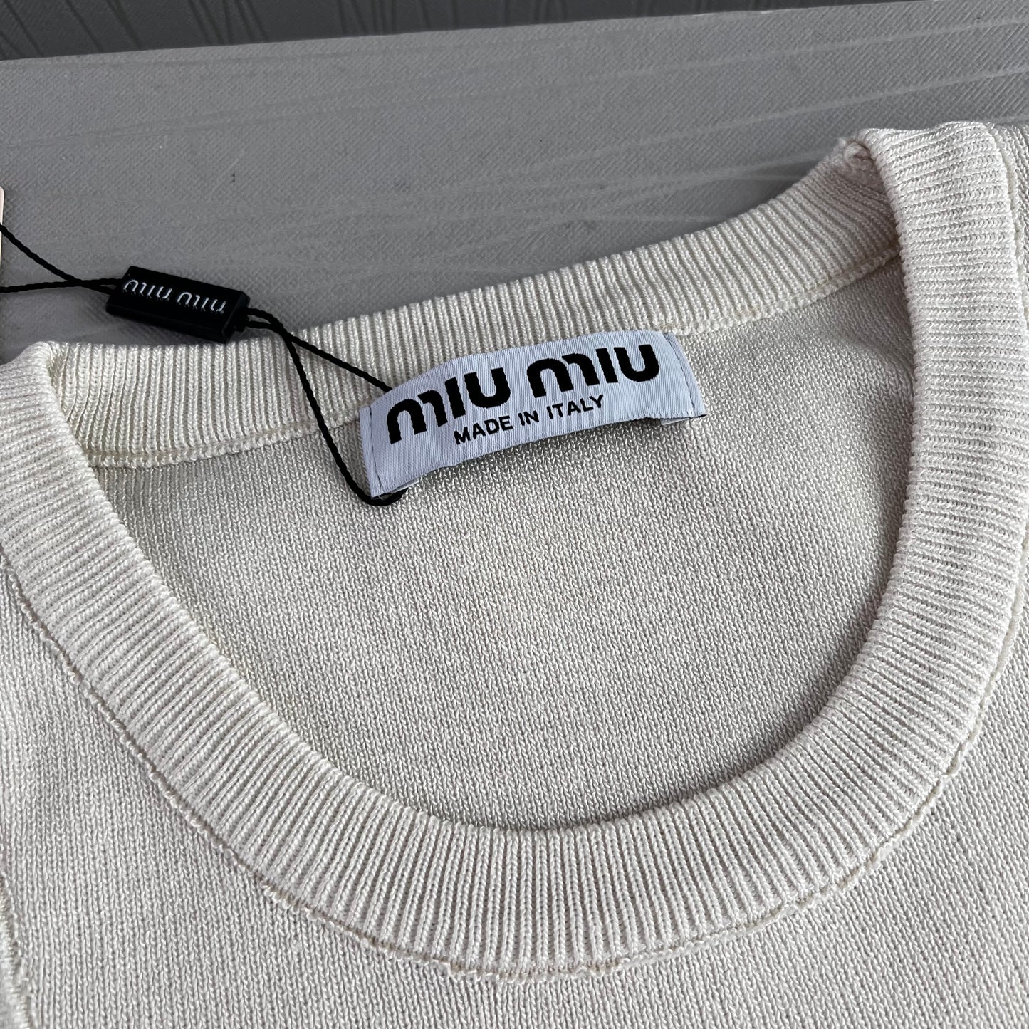 Playera M color beige con bordado
