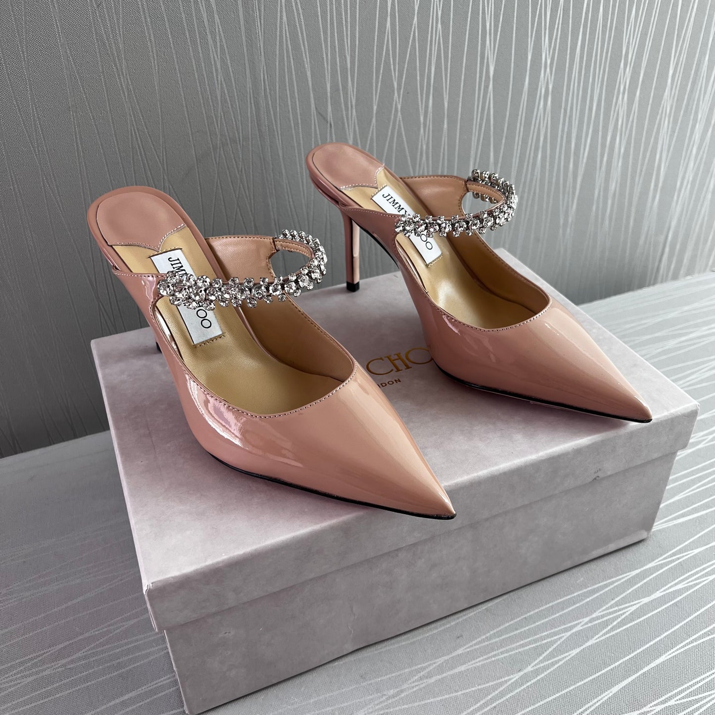 Zapatillas J charol nude