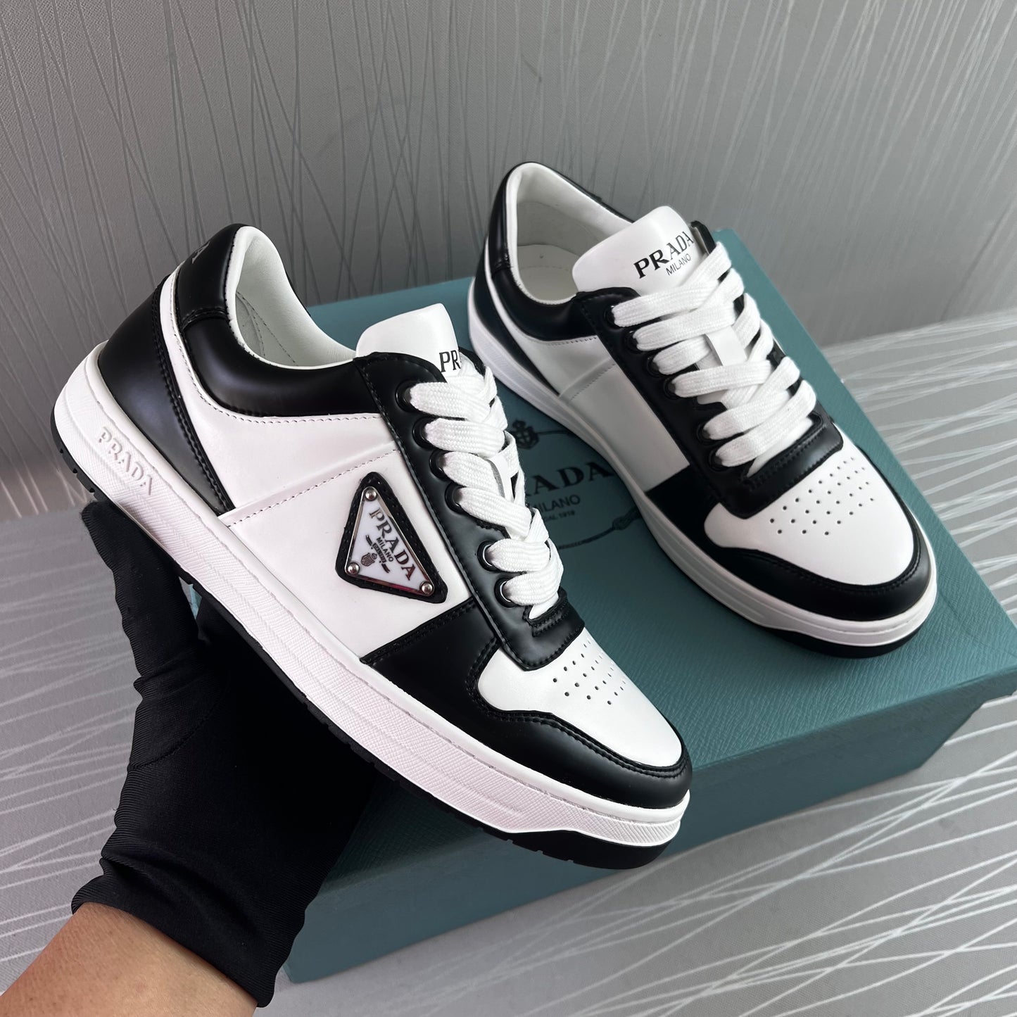 Sneakers P piel blancos con negro