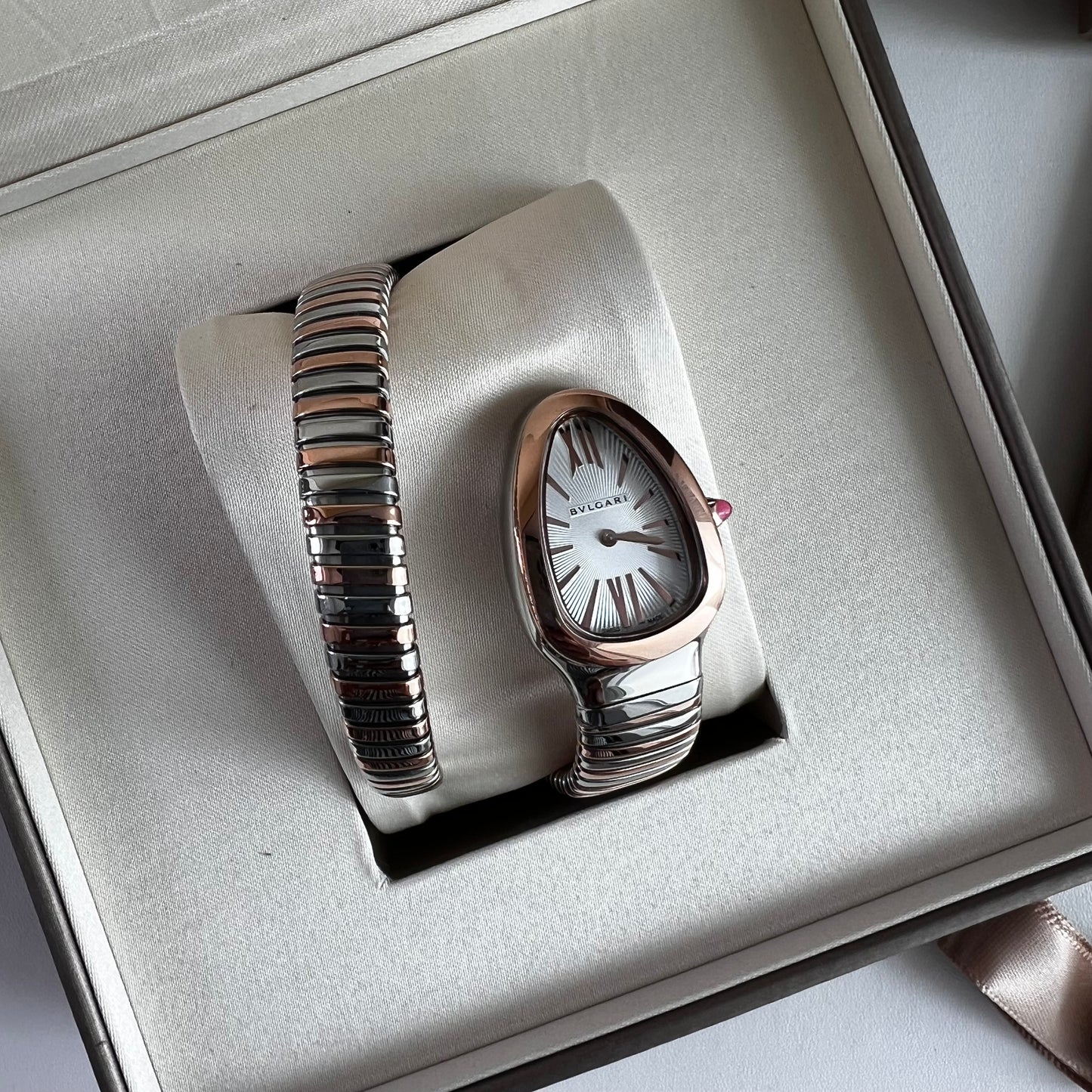 Reloj B brazalete bicolor rosa y plateado