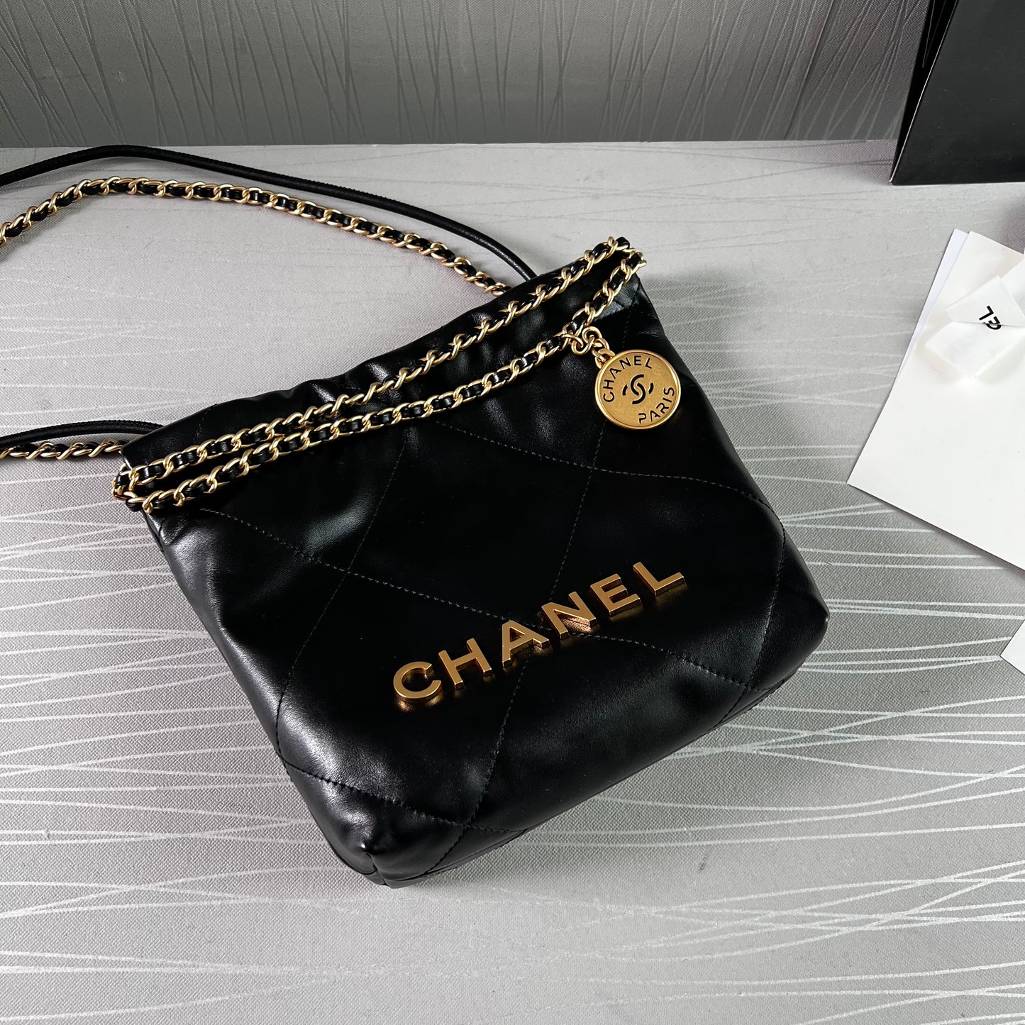 Bolso C piel color negro mini herrajes dorados