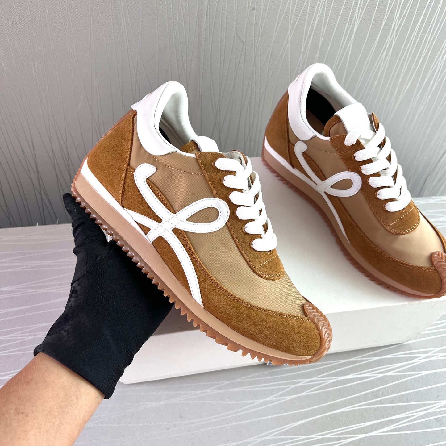 Sneakers L color beige con blanco