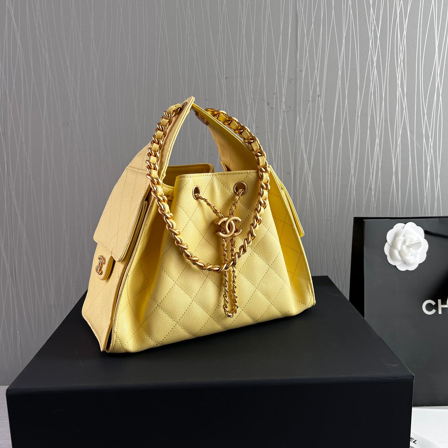 Bolso C 2-5 piel granulada color amarillo pequeña