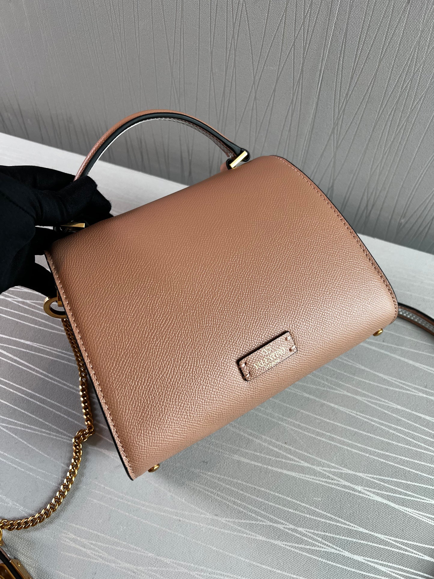 Bolso V piel color nude