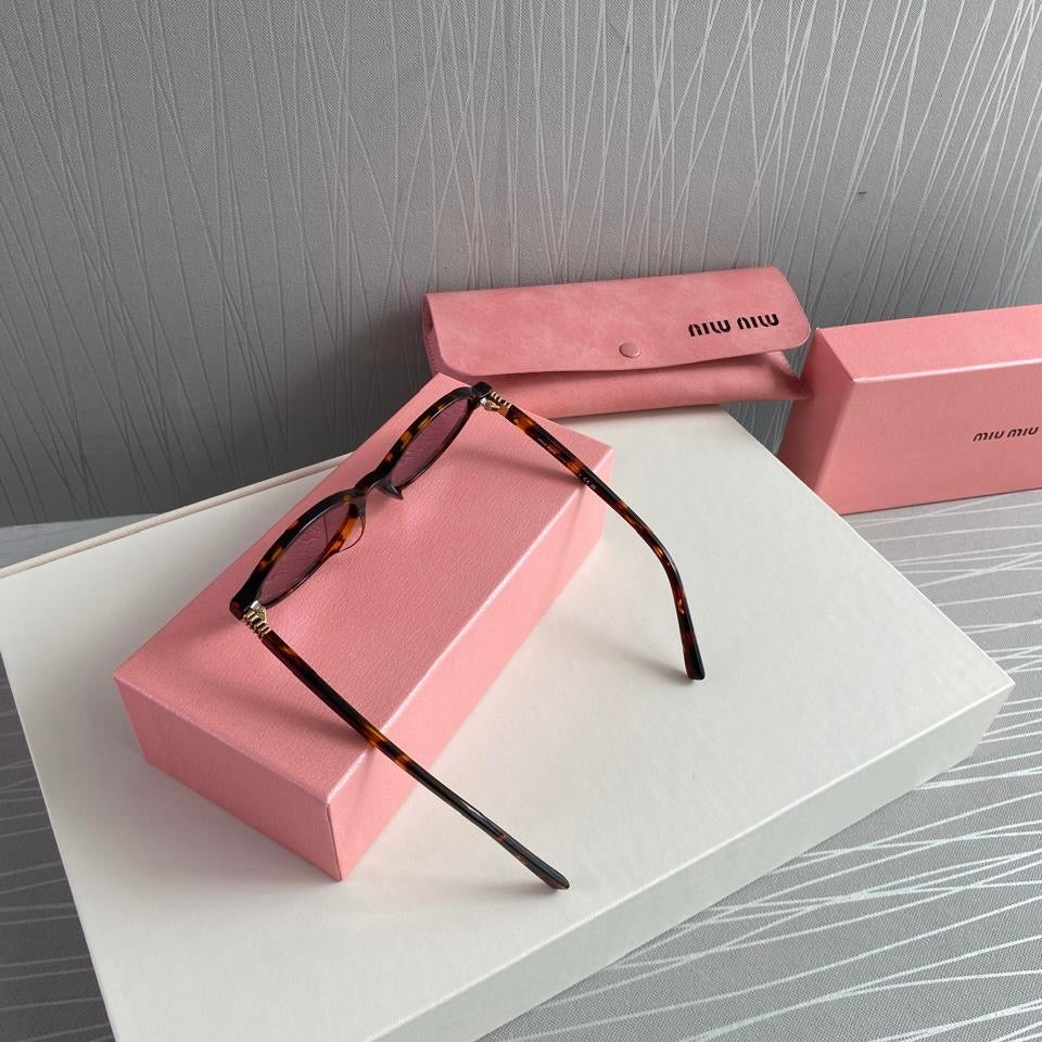 Lentes M en color morado con carey