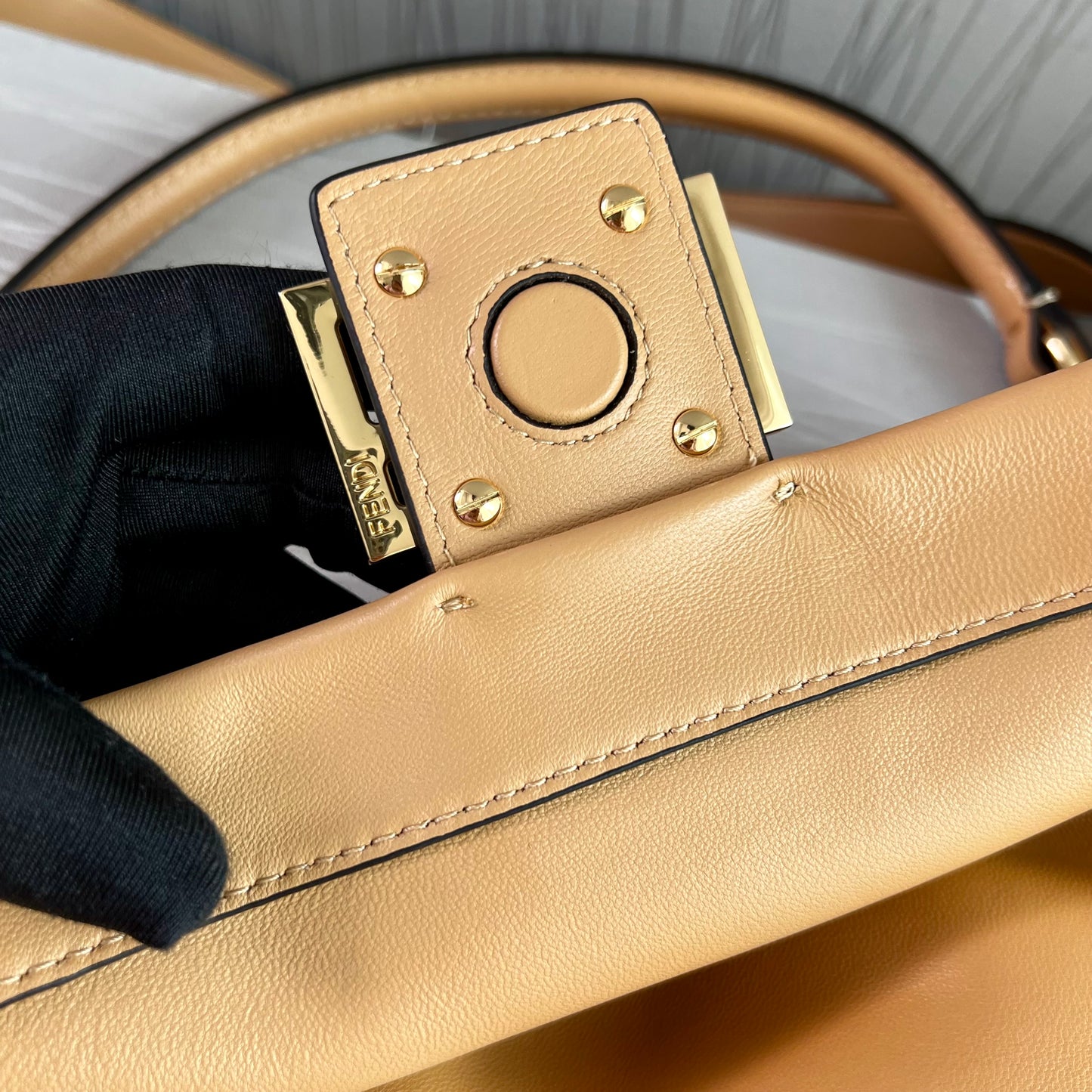 Bolso F piel color beige tamaño mediano