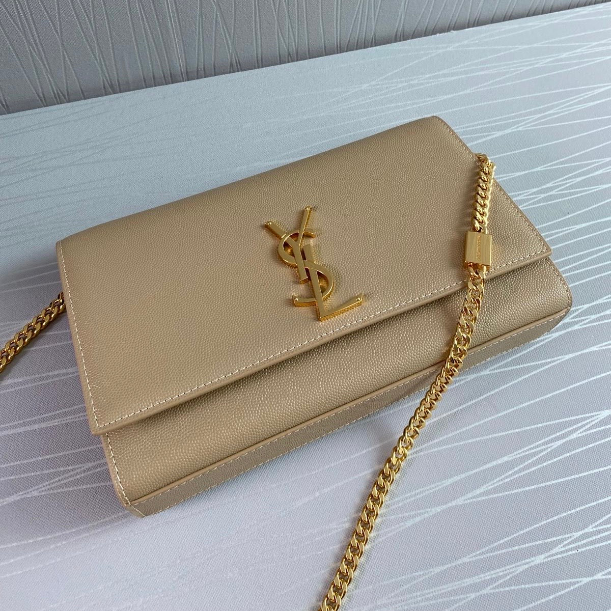 Bolso Y K-ate piel grained color beige herrajes dorados