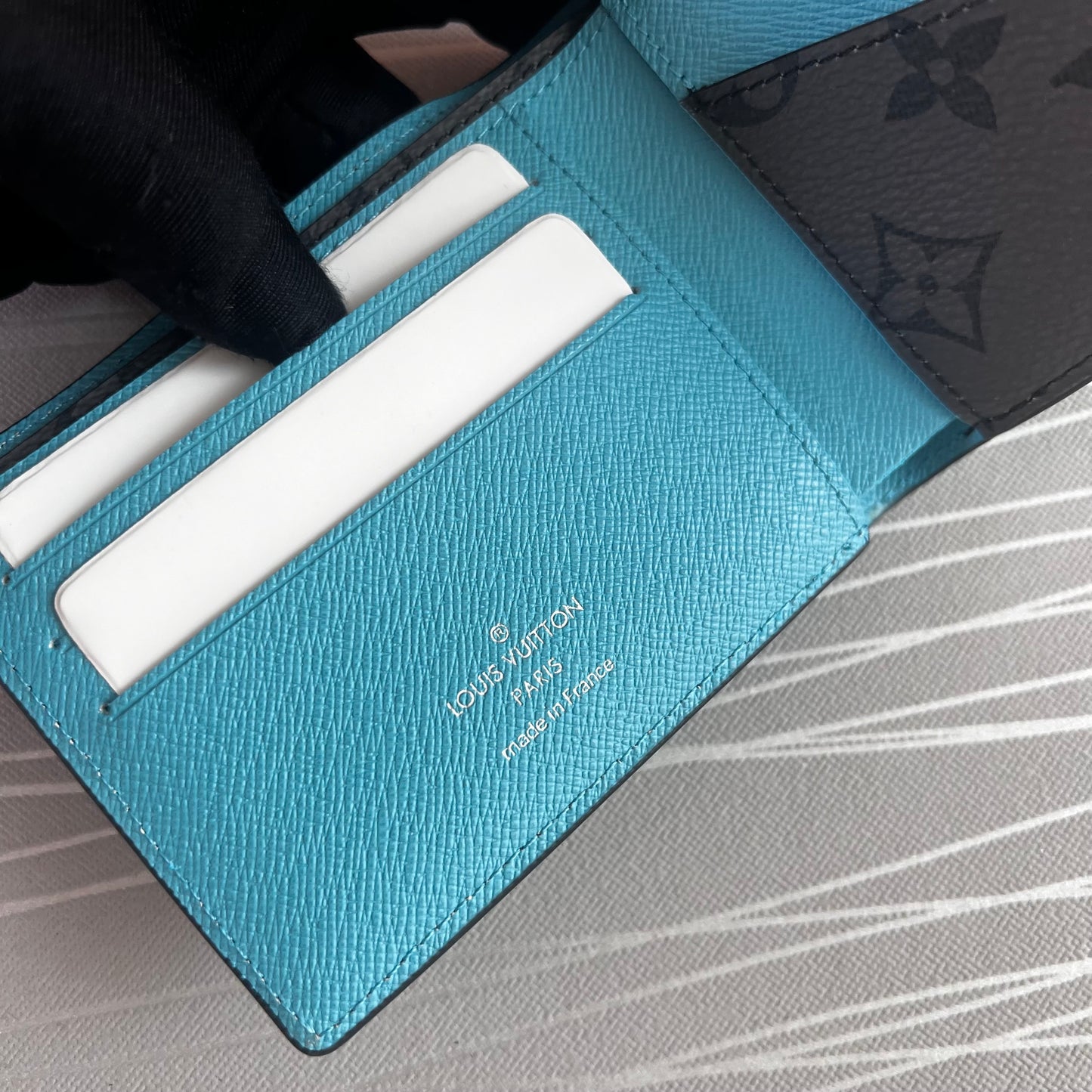 Cartera L lona y piel color gris