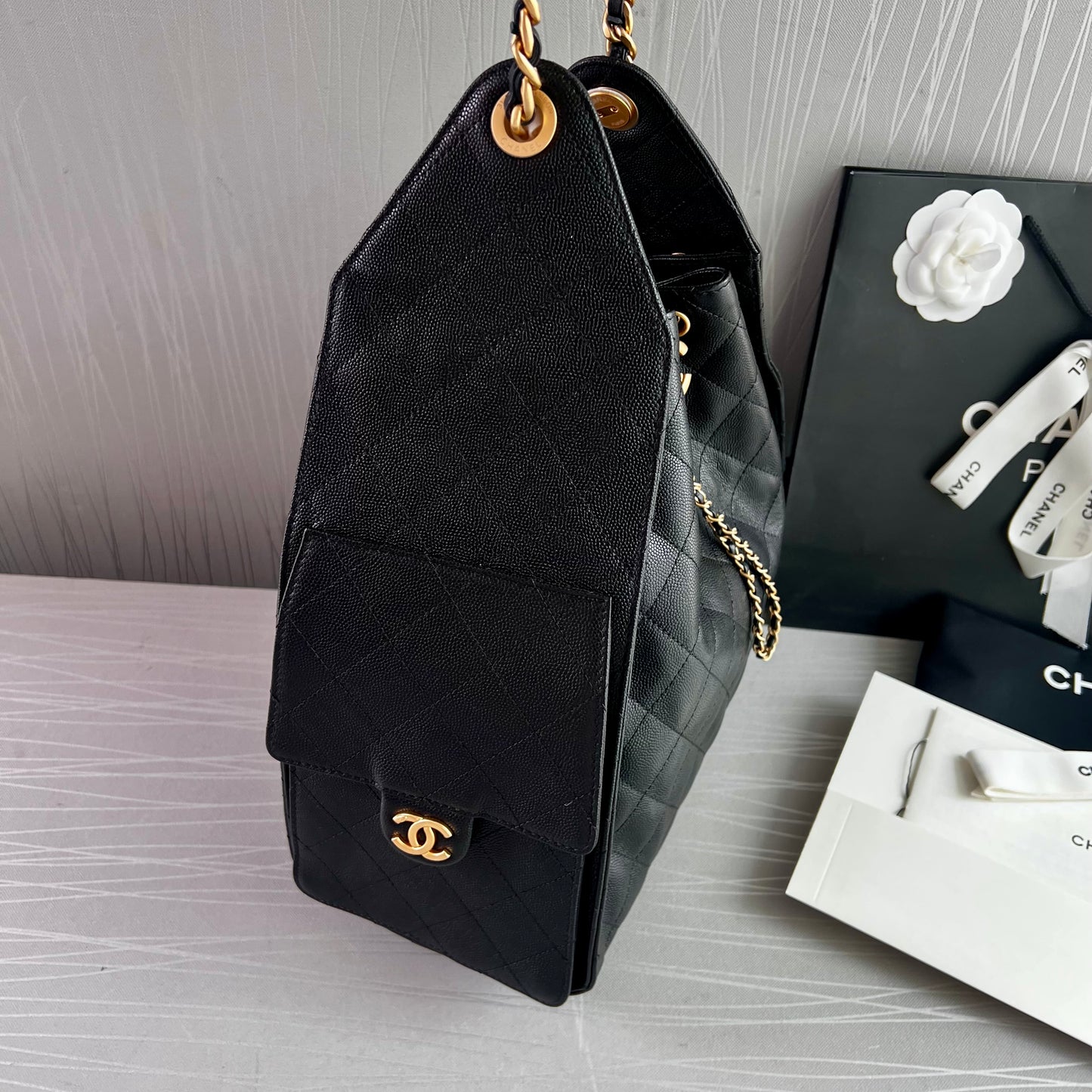 Bolso C 2-5 hobo piel granulada color negro mediana