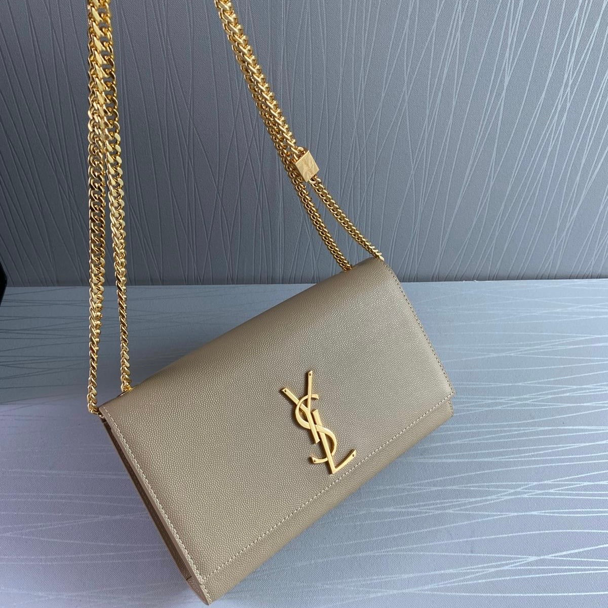 Bolso Y K-ate piel grained color beige herrajes dorados