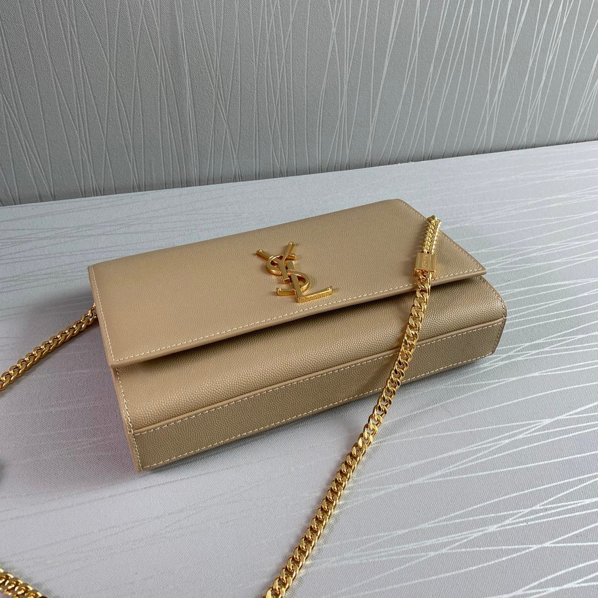 Bolso Y K-ate piel grained color beige herrajes dorados