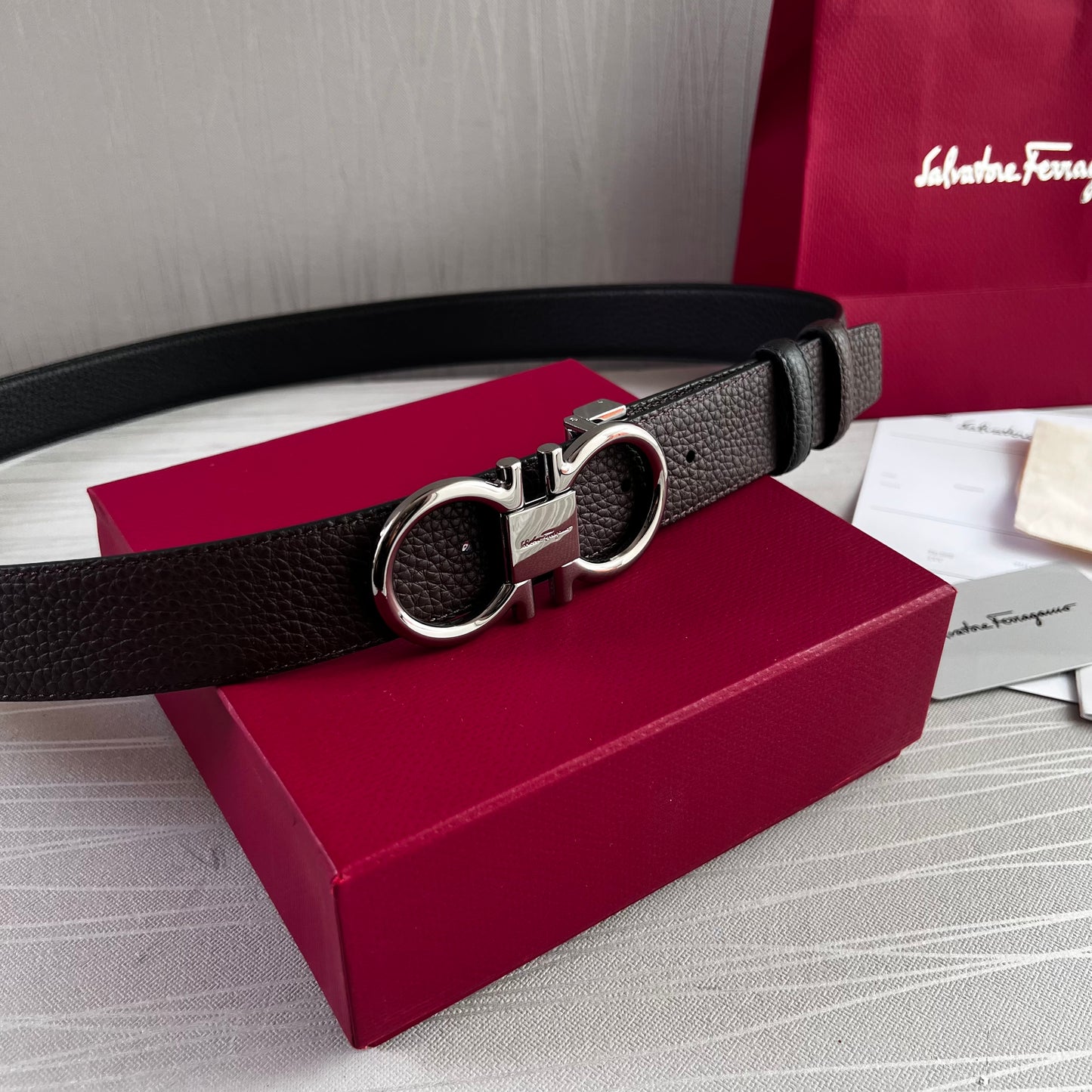 Cinto F-erragamo piel granulada reversible café y negro