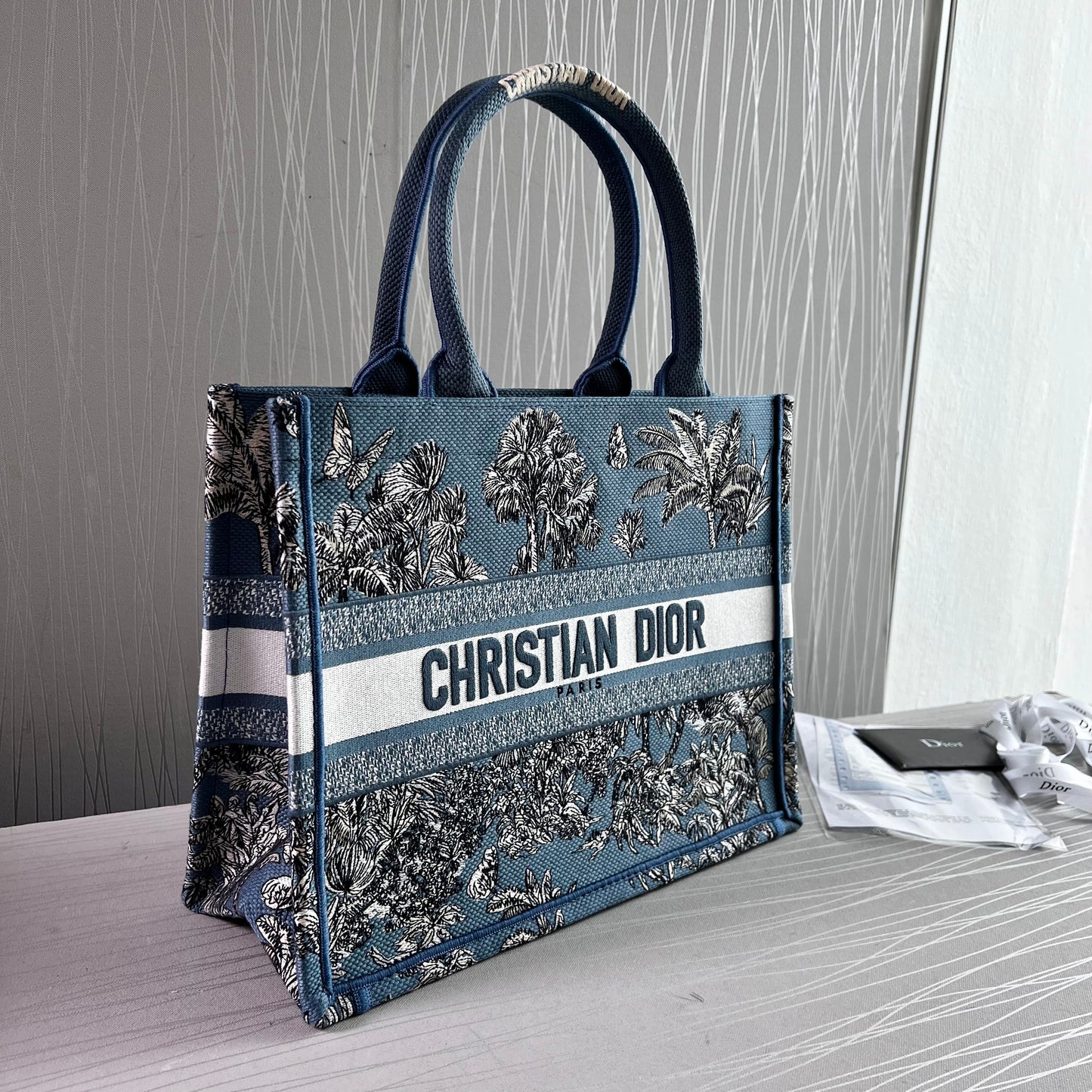 Bolso D Tote color azul con blanco