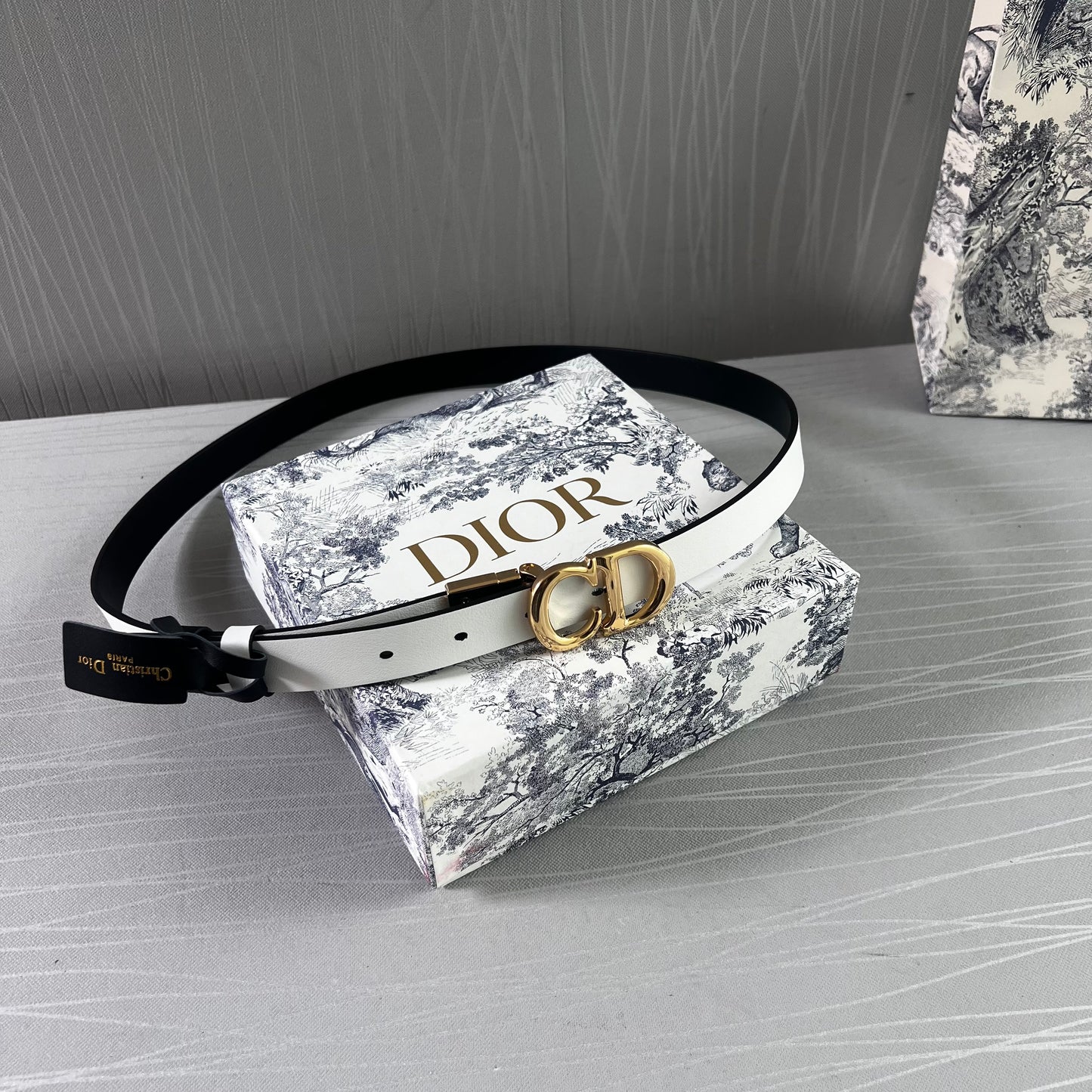 Cinto D reversible blanco y negro piel
