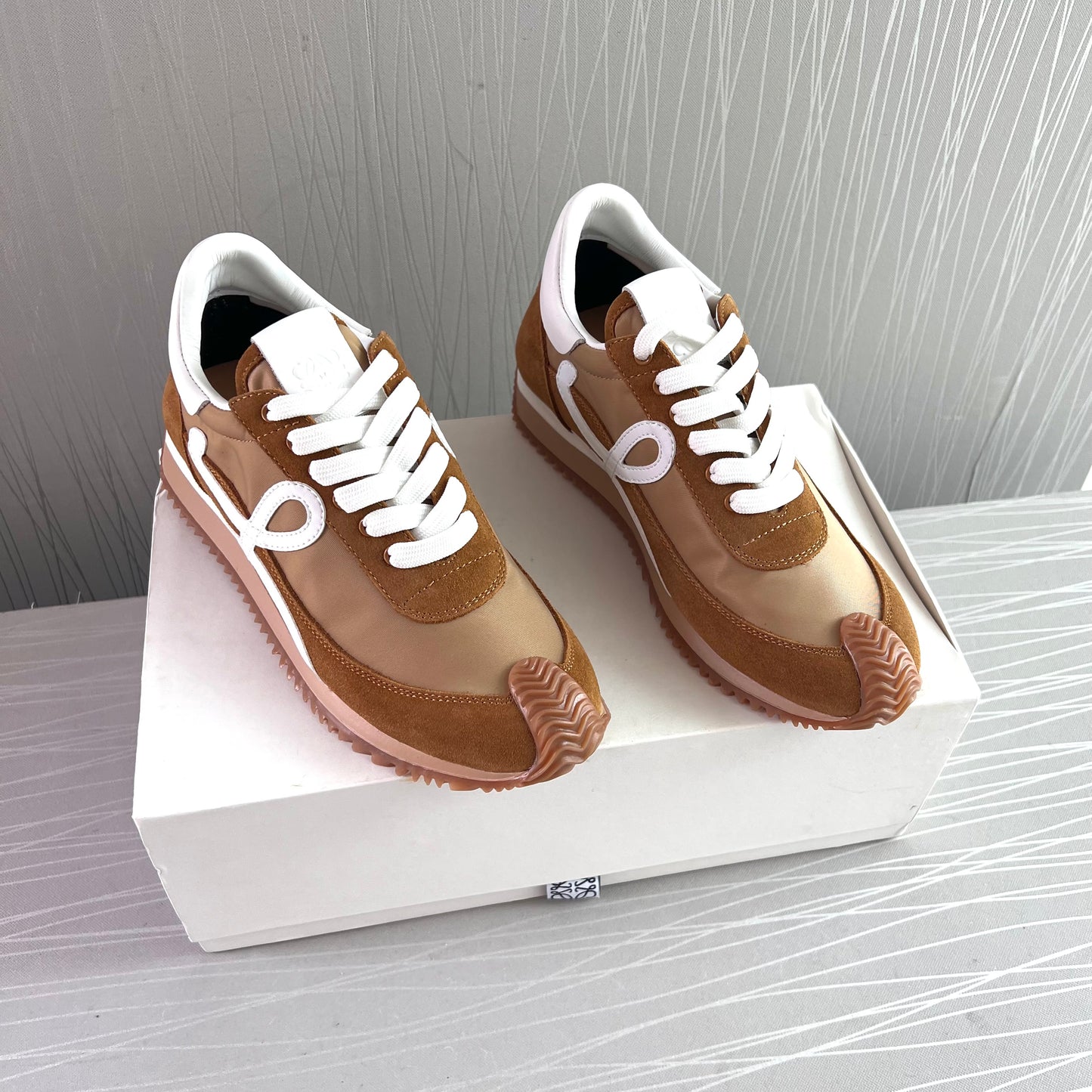 Sneakers L color beige con blanco