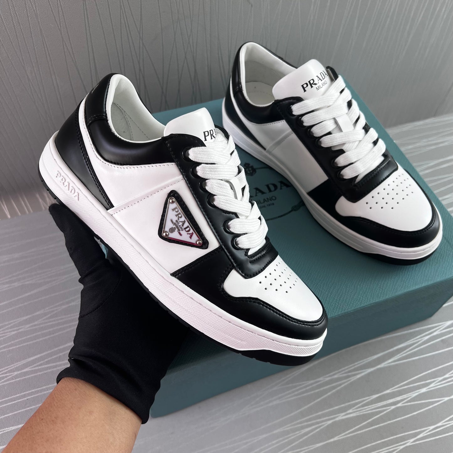 Sneakers P piel blancos con negro