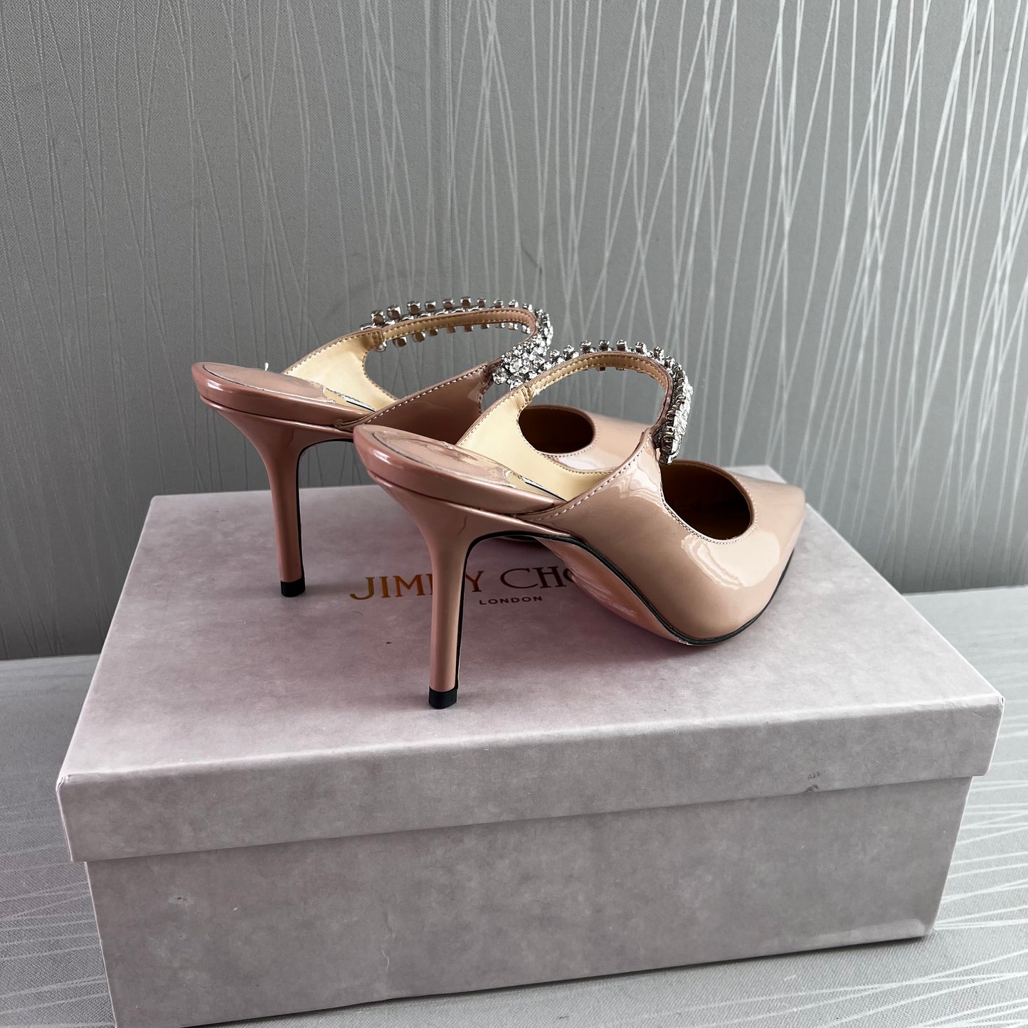 Zapatillas J charol nude