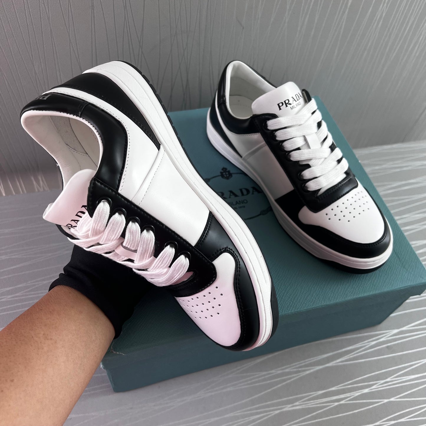Sneakers P piel blancos con negro