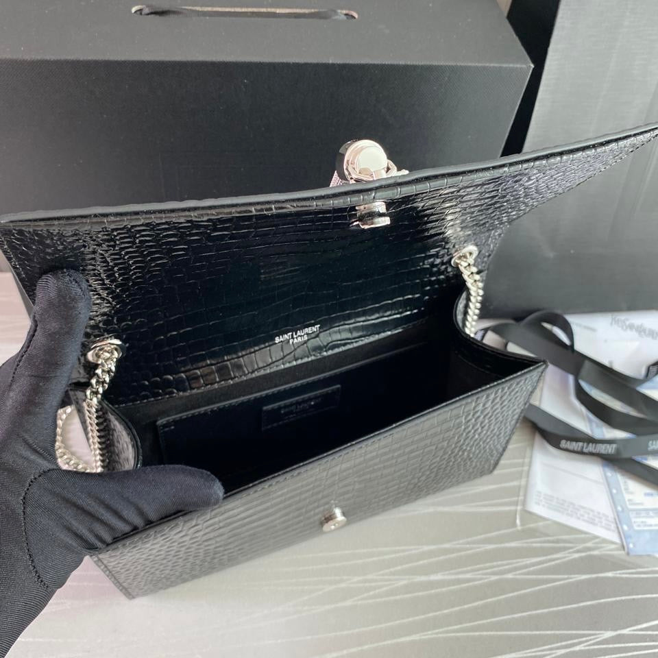 Bolso Y K-ate piel efecto cocodrilo color negra