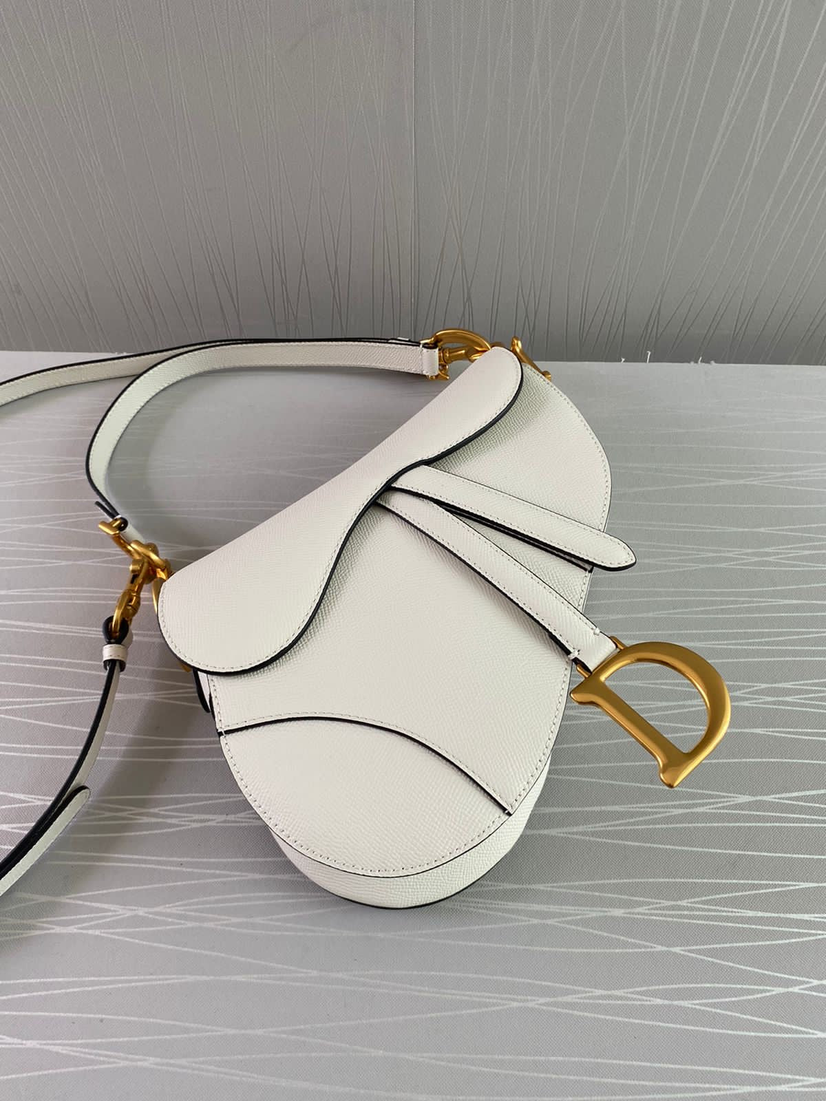 Bolso D piel grained color blanco