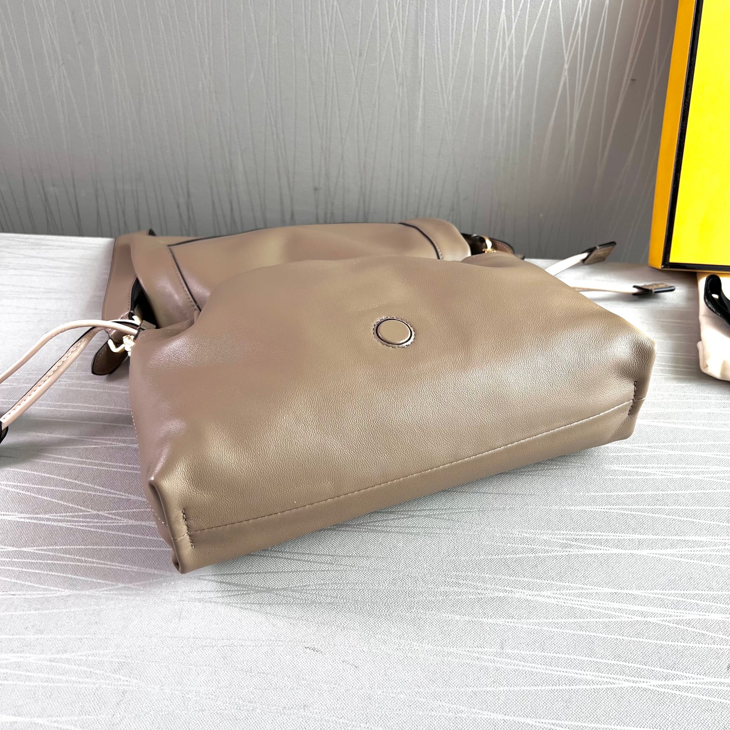 Bolso F piel color greige tamaño mediano