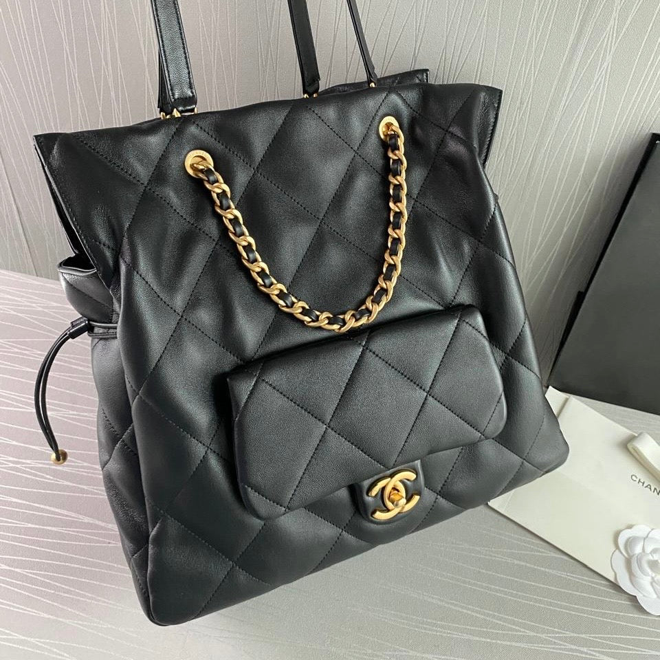 Bolso C hobo piel color negro con herrajes dorados