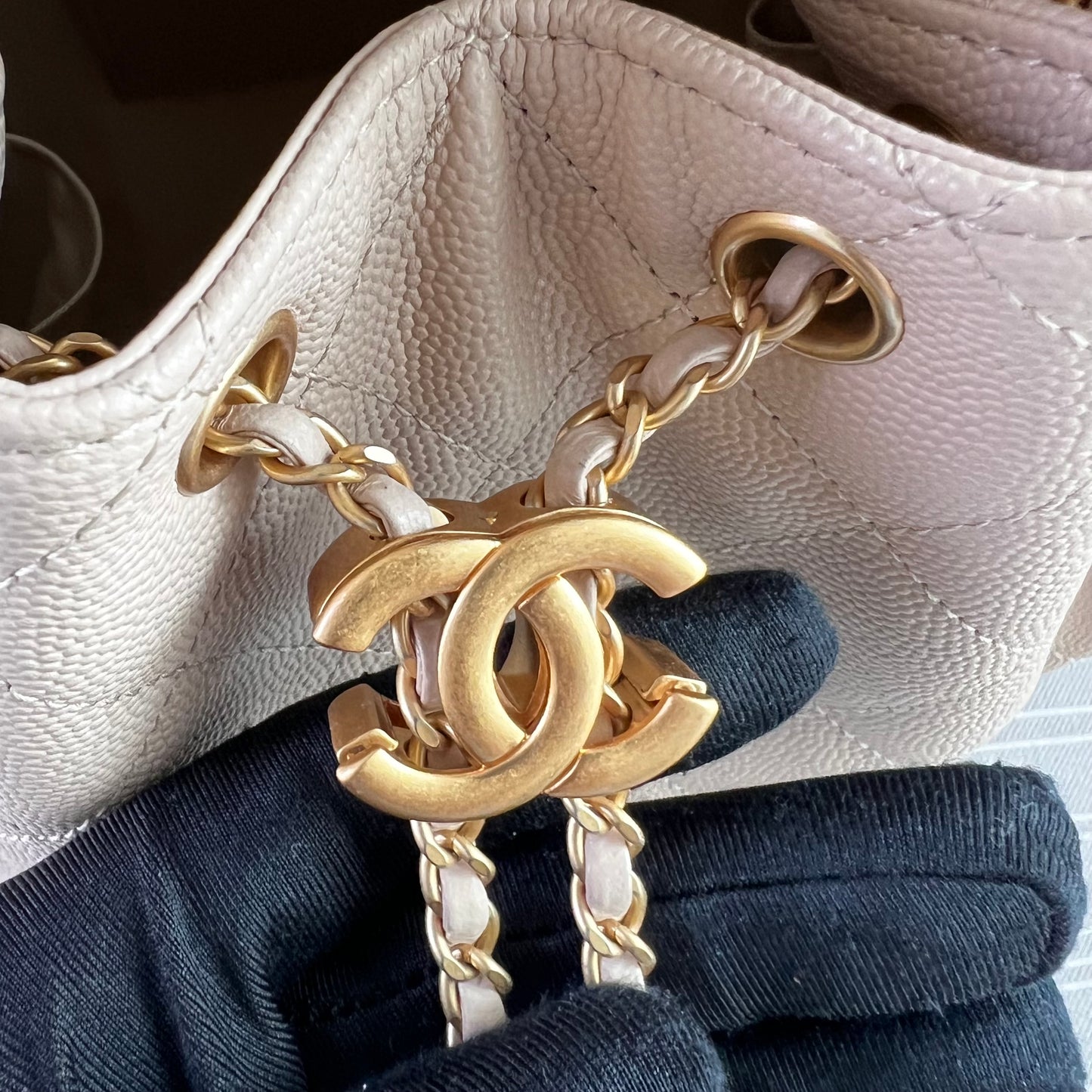Bolso C piel granulada color beige