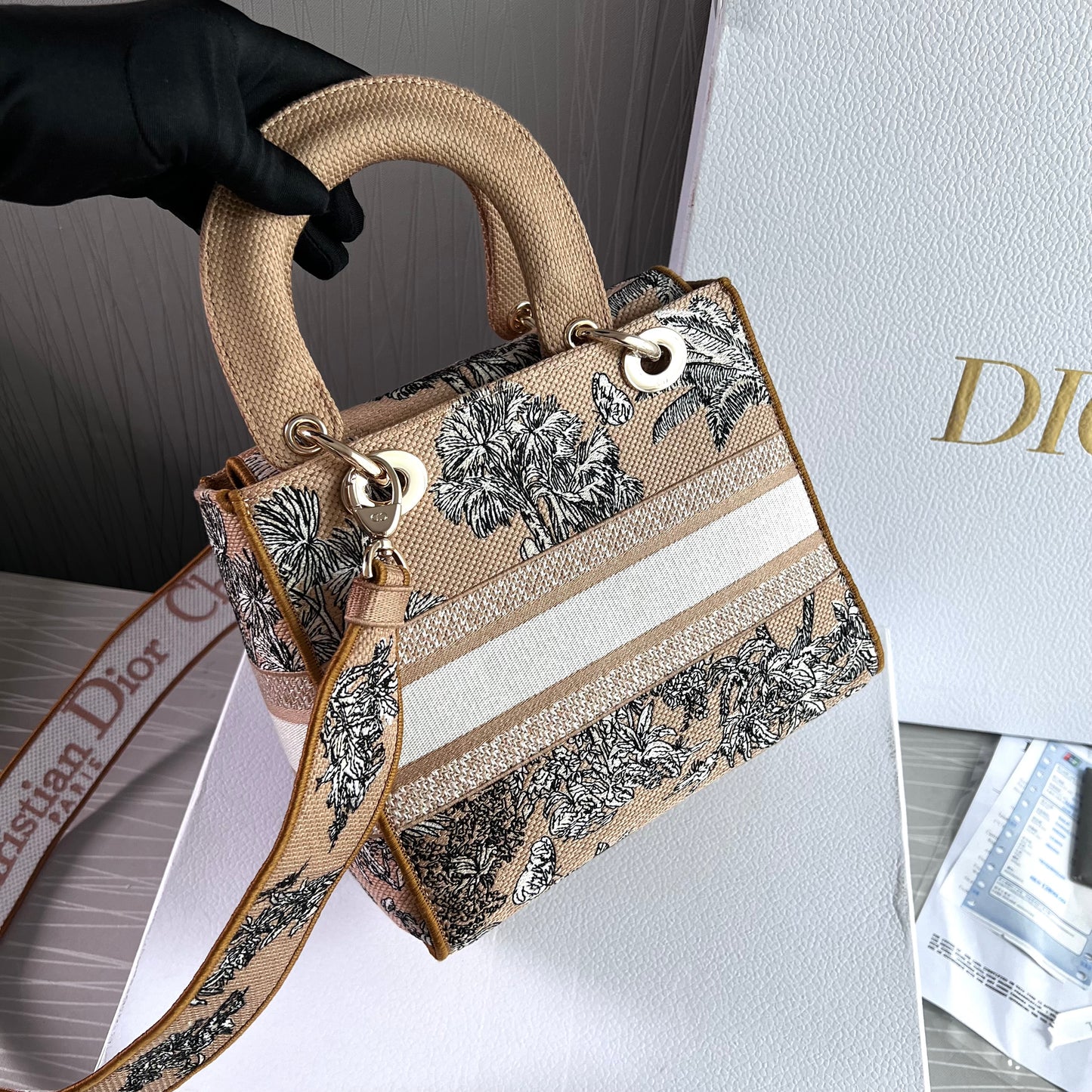 Bolso D color beige algodón bordado