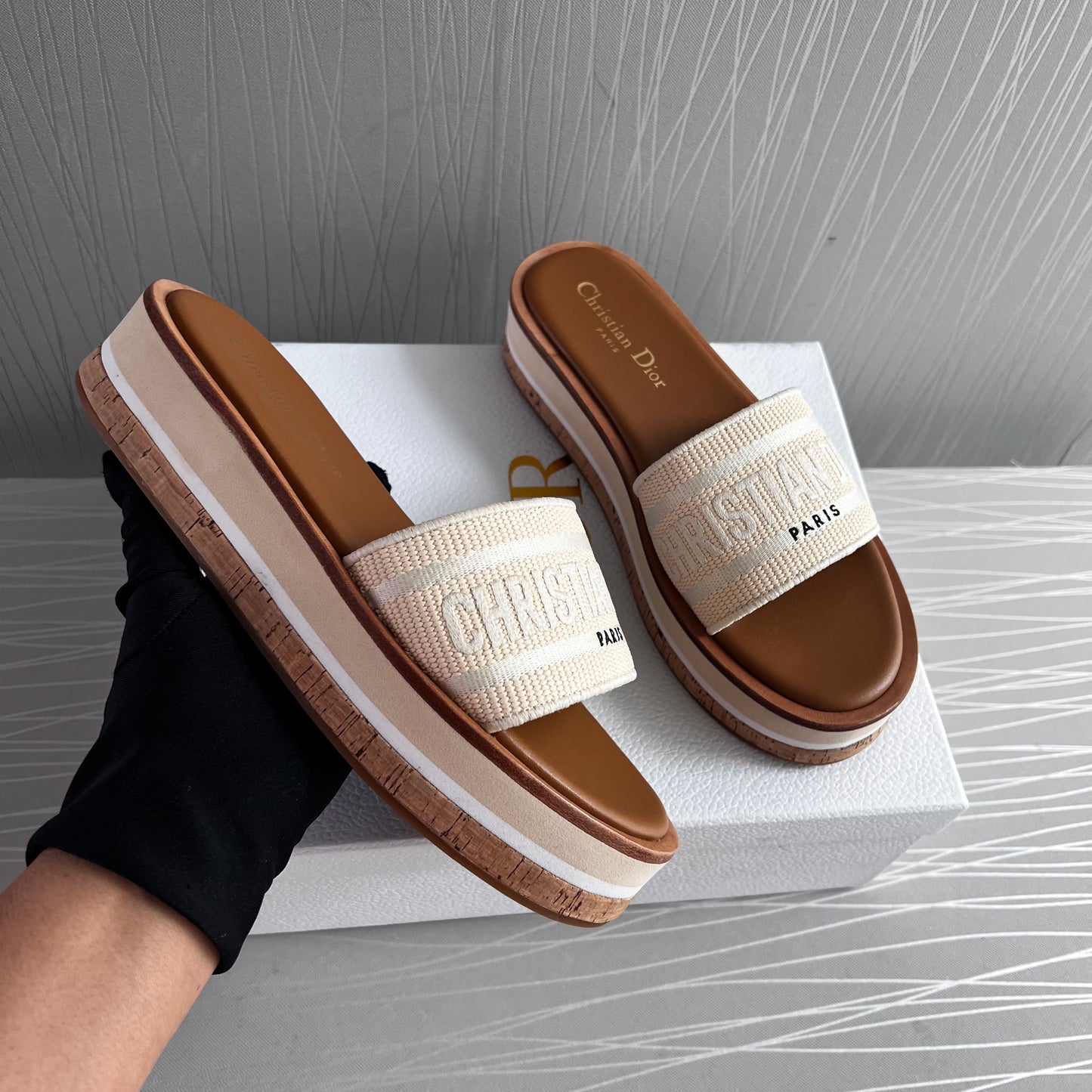 Sandalias D algodón bordada beige natural