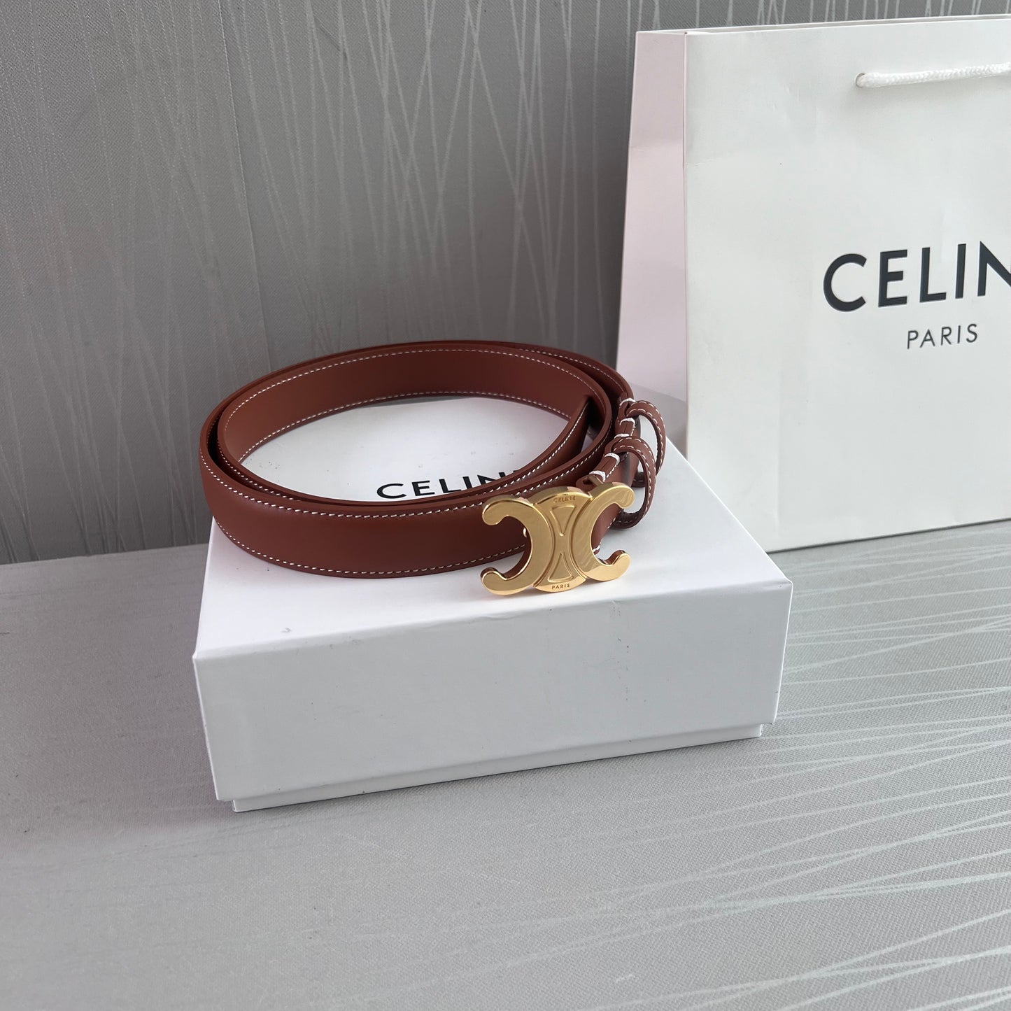 Cinto C piel color camel herraje dorado