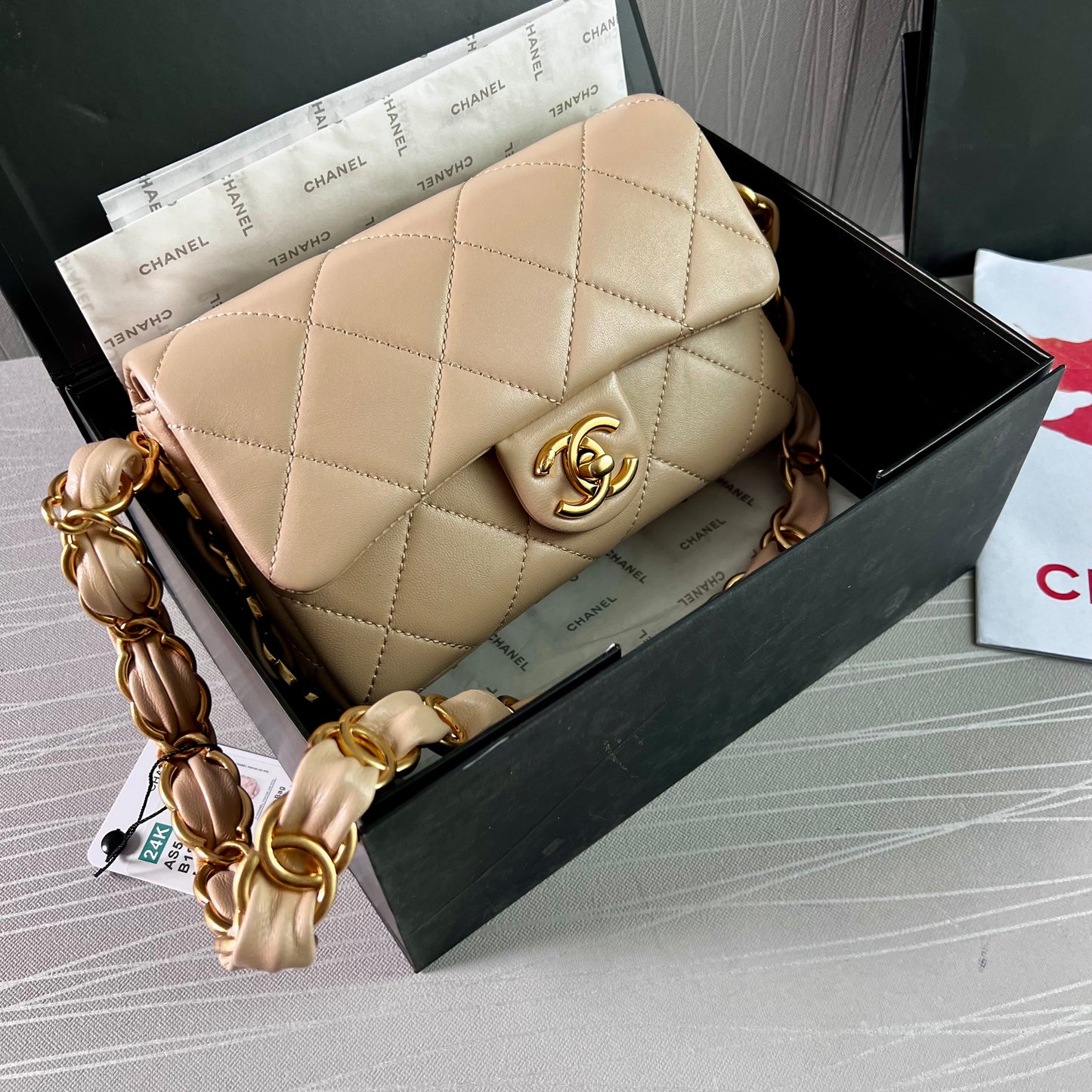 Bolso C piel color beige herraje dorado
