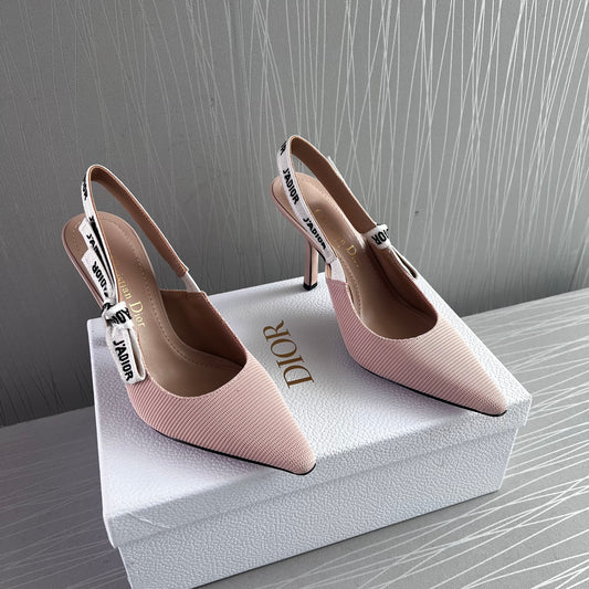 Zapatillas D tela bordada color nude