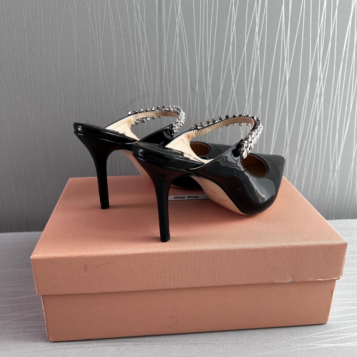 Zapatillas J charol negro