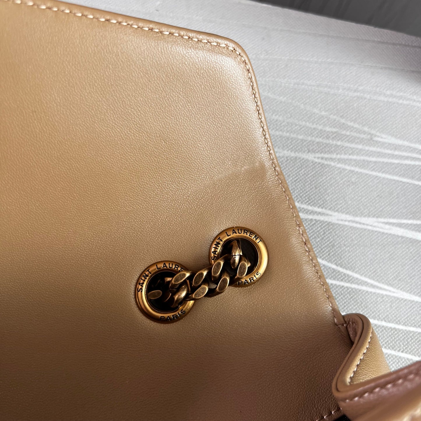 Bolso Y piel acolchada color beige