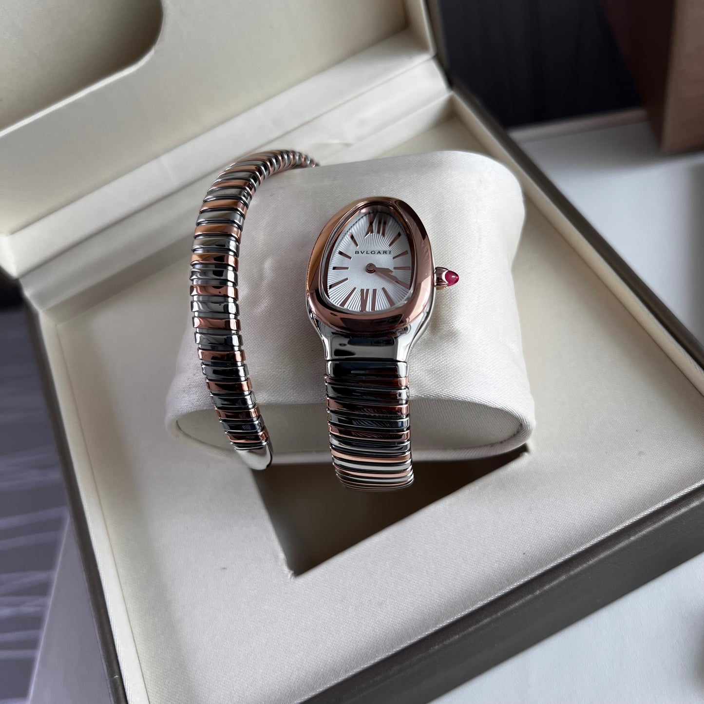 Reloj B brazalete bicolor rosa y plateado