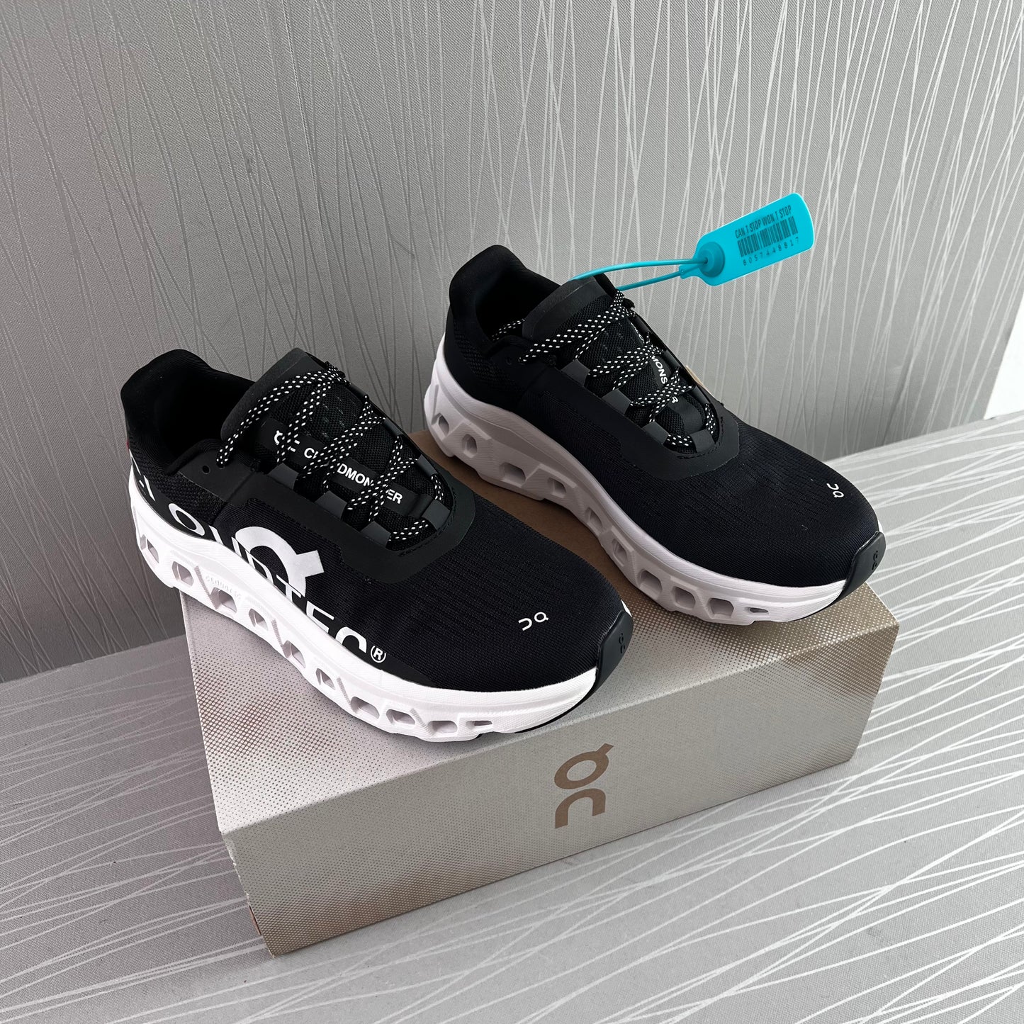 Sneakers O color negro con blanco