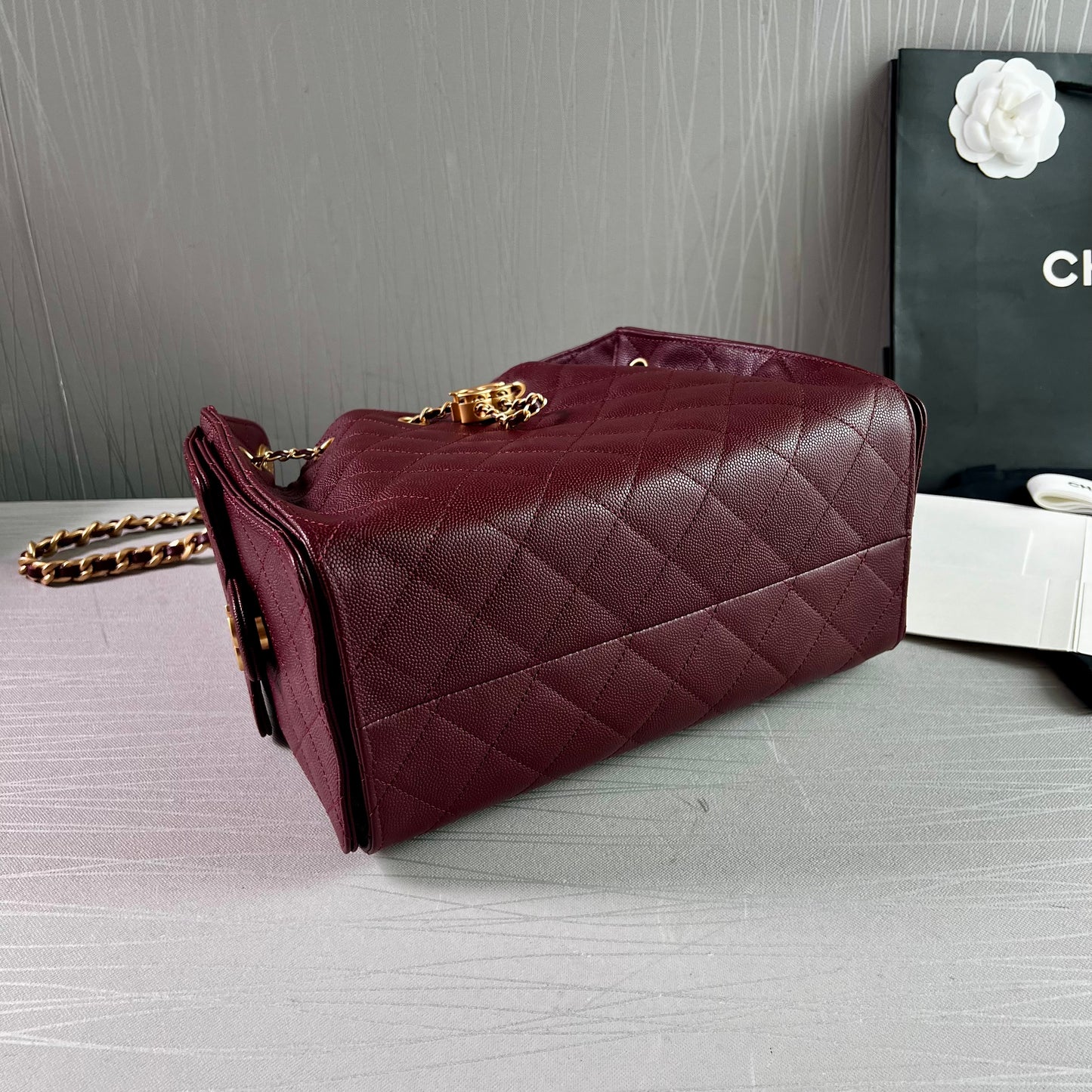 Bolso C 2-5 piel granulada color burdeos