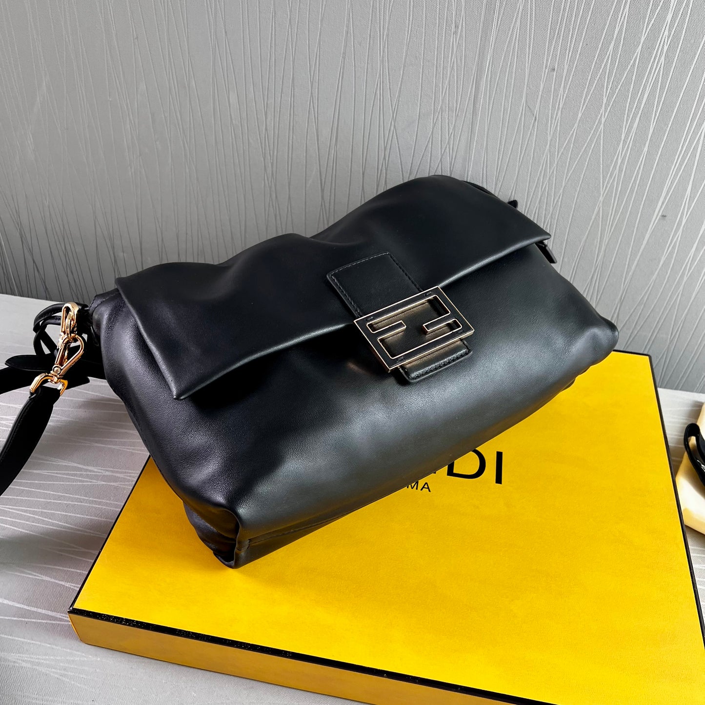 Bolso F piel negra tamaño grande