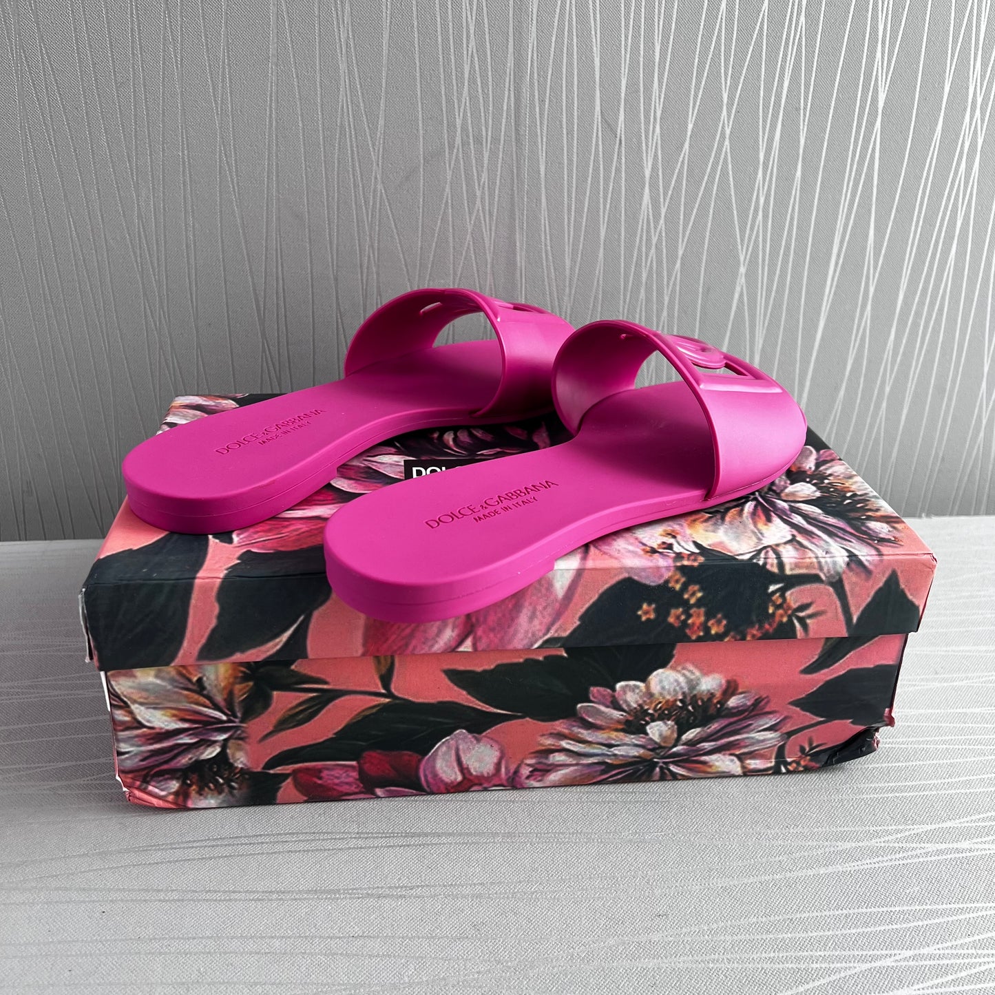 Sandalias D de hule color rosa