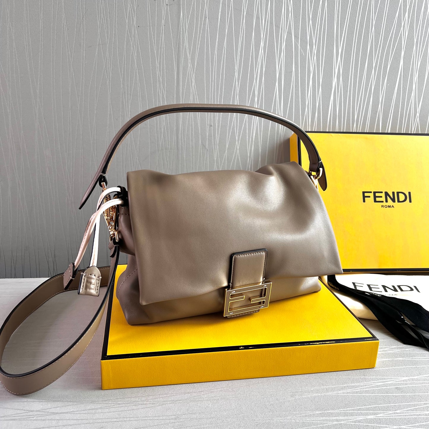 Bolso F piel color greige tamaño mediano