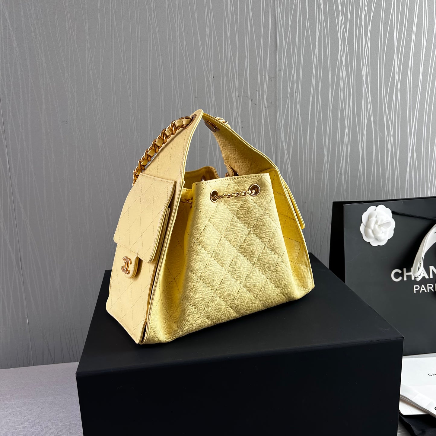 Bolso C 2-5 piel granulada color amarillo pequeña