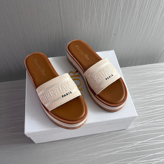 Sandalias D algodón bordada beige natural