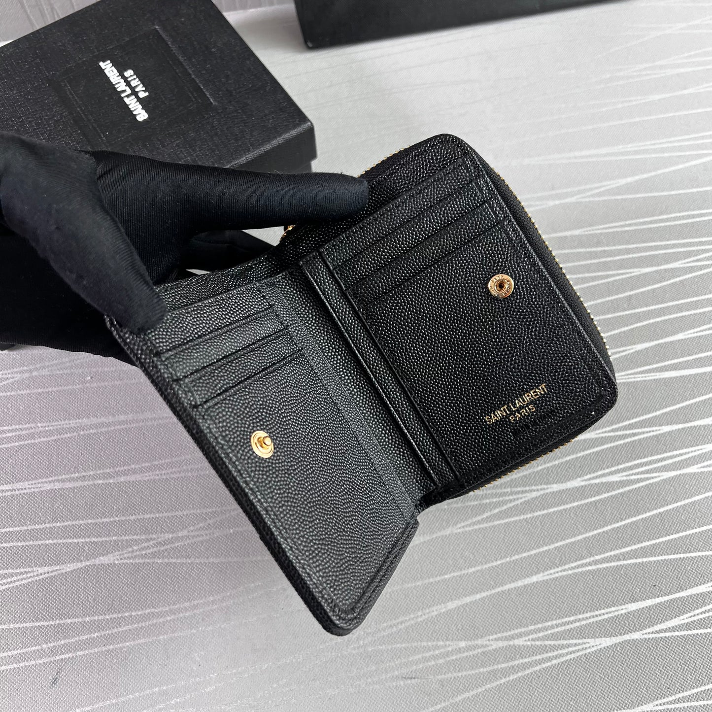 Cartera Y piel color negro