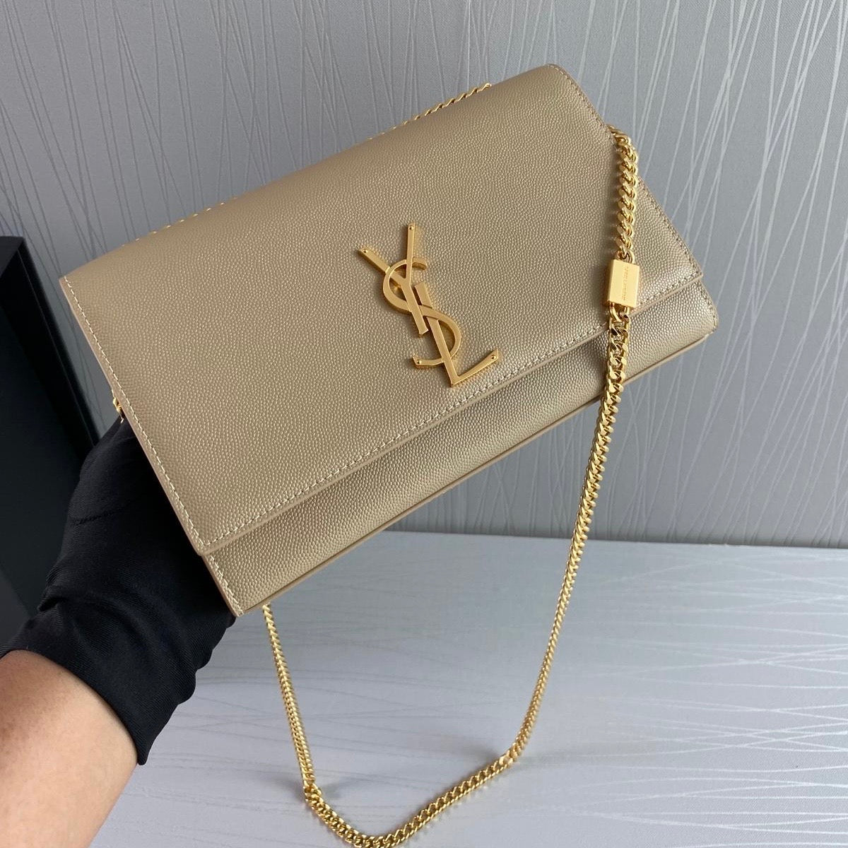 Bolso Y K-ate piel grained color beige herrajes dorados