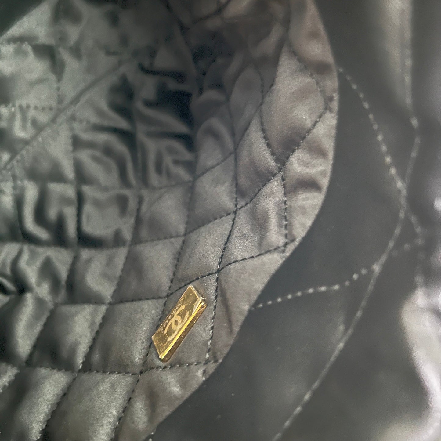 Bolso C piel color negro mini herrajes dorados