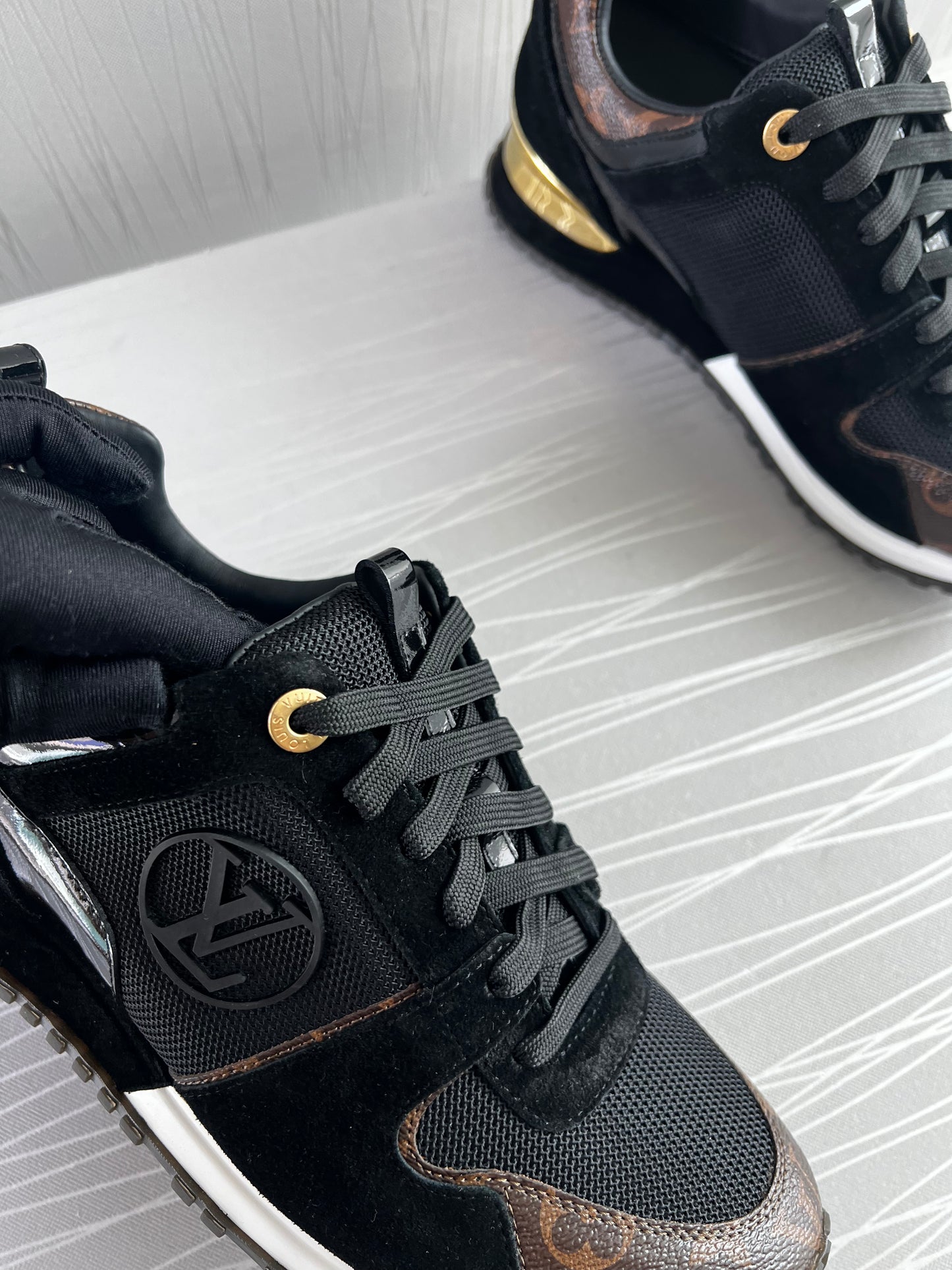 Sneakers L color café con negro