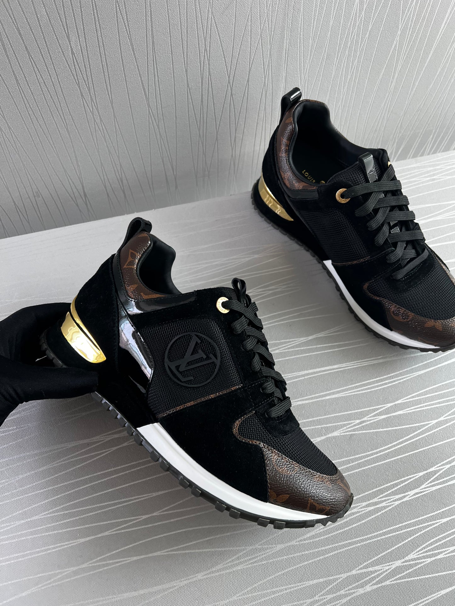 Sneakers L color café con negro