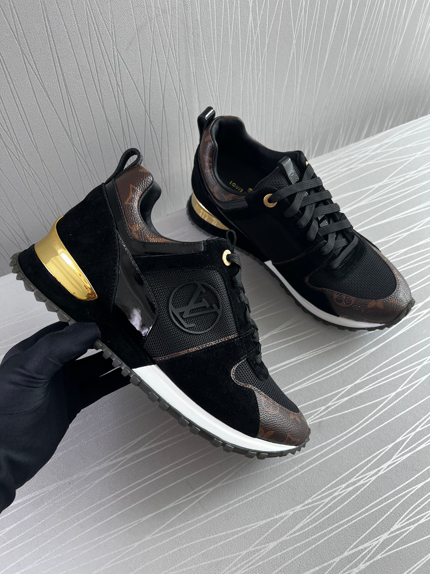 Sneakers L color café con negro