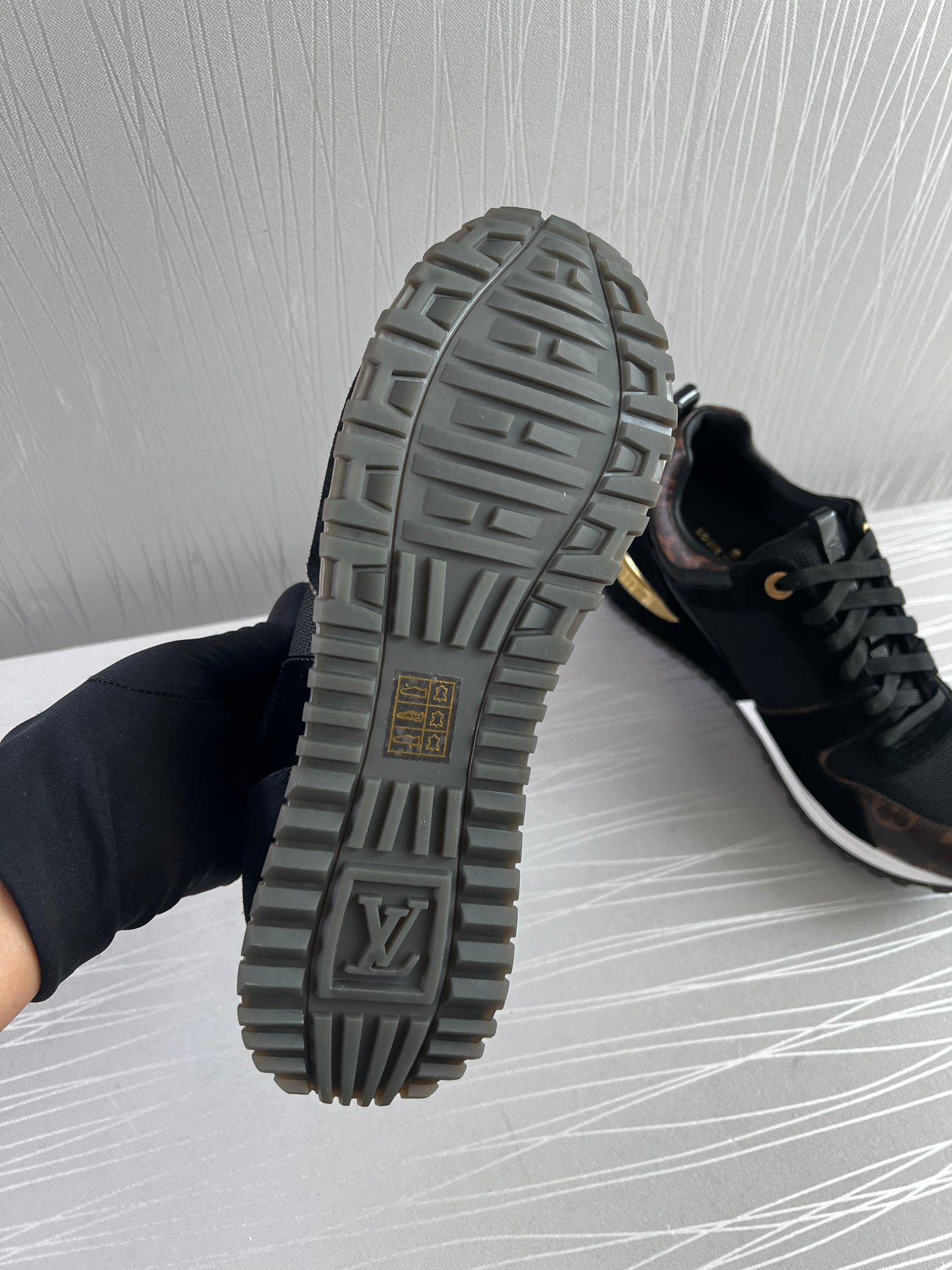 Sneakers L color café con negro