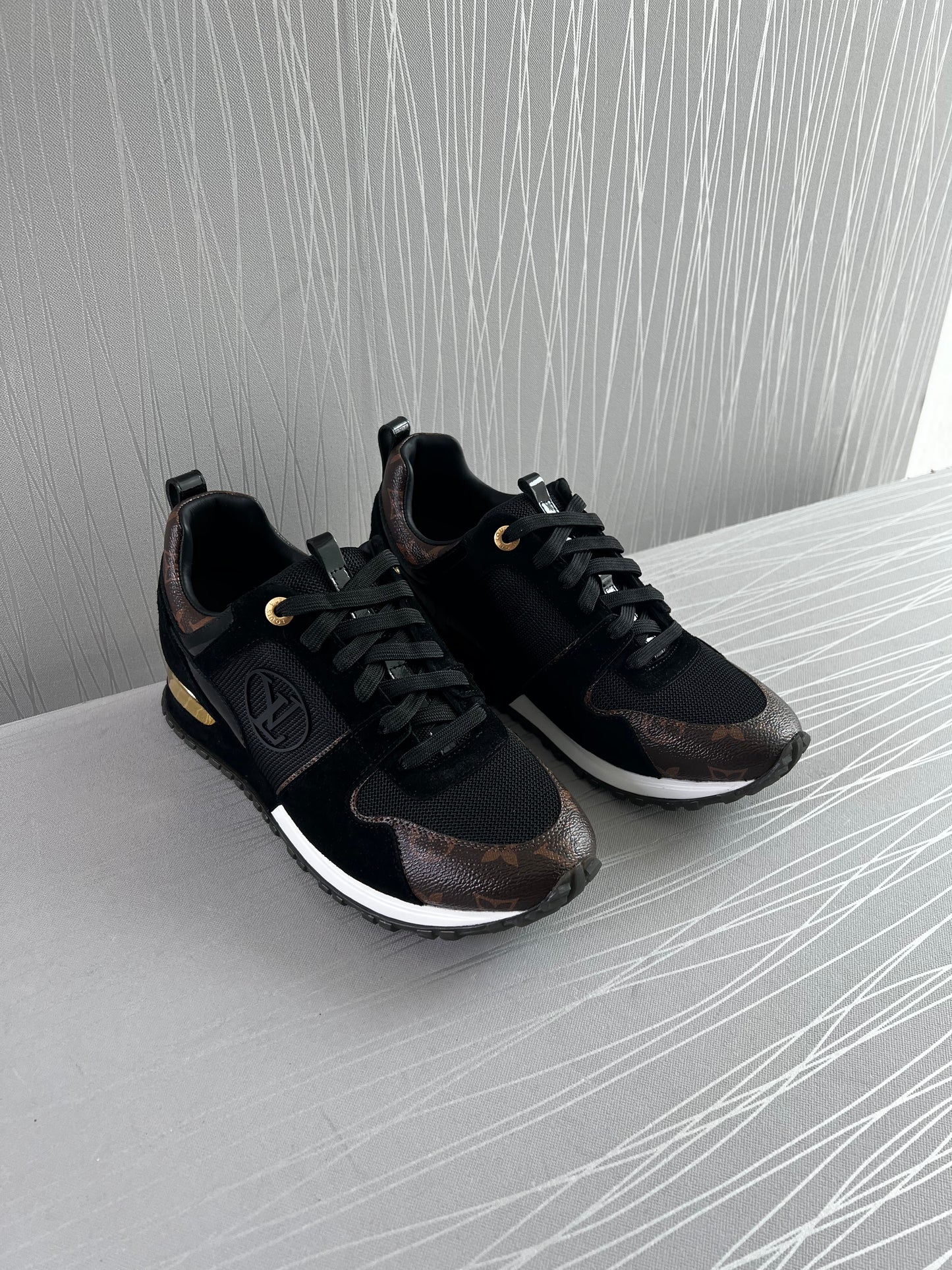 Sneakers L color café con negro